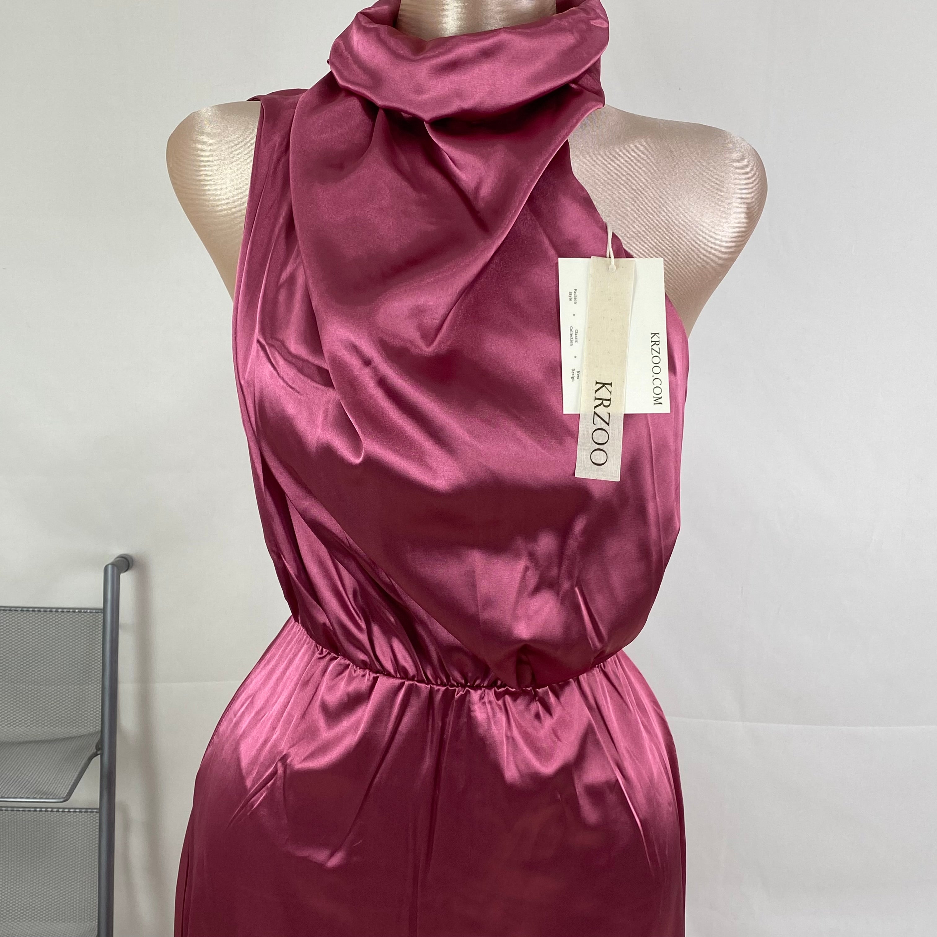 Sleeveless neckless solid-colored satin dress