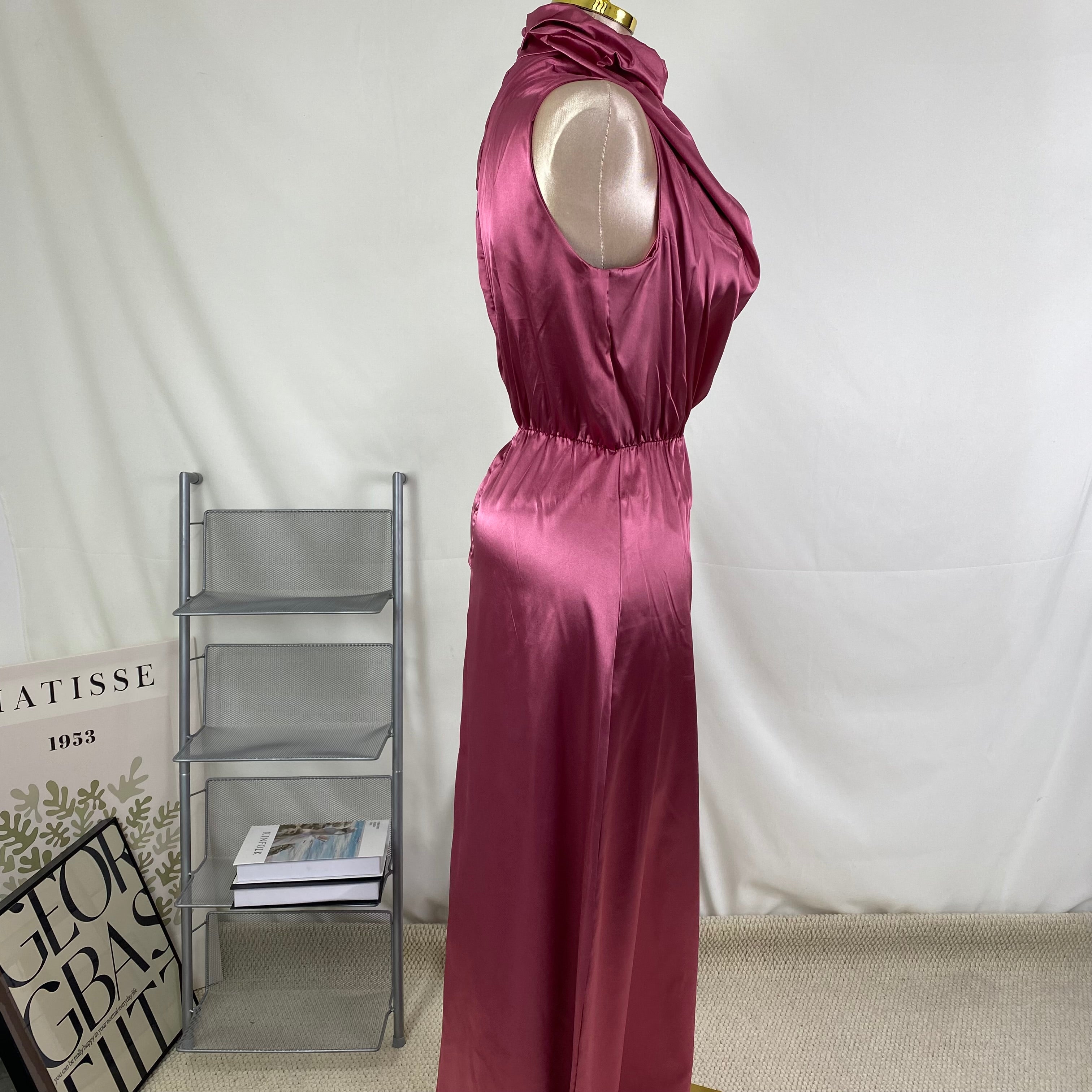 Sleeveless neckless solid-colored satin dress