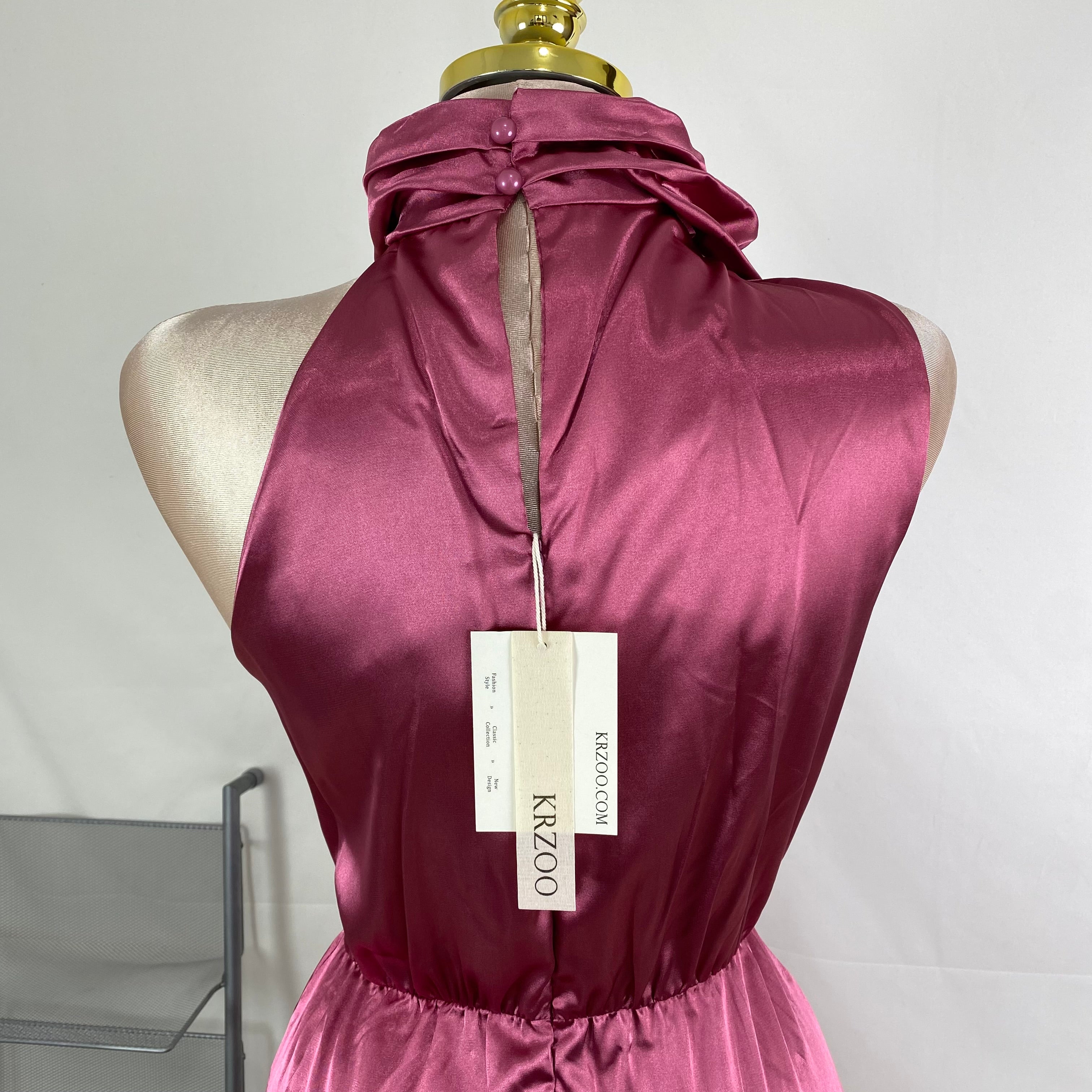 Sleeveless neckless solid-colored satin dress