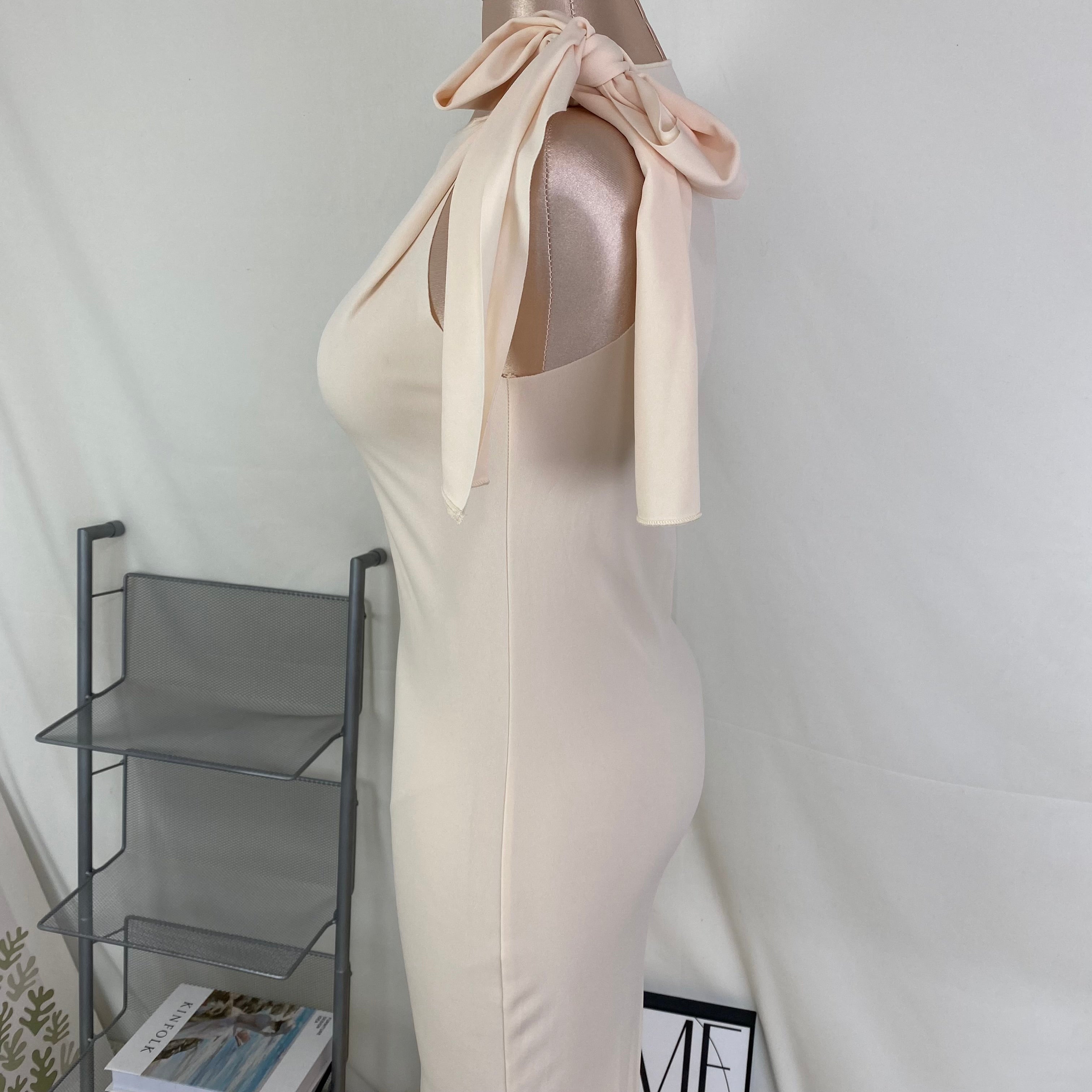 Single-shoulder pleated solid-color dress