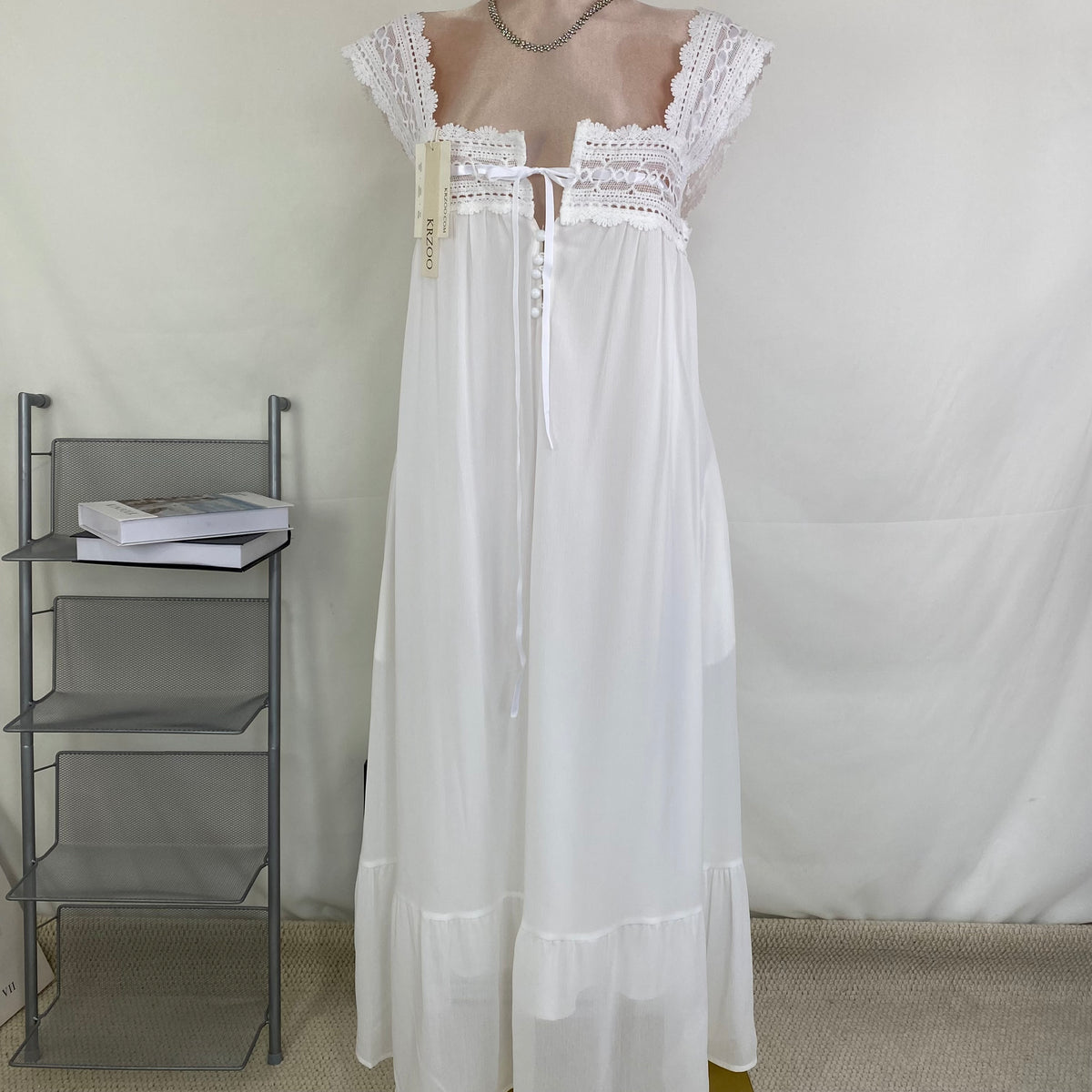 Solid color lace-trimmed sleeveless dress