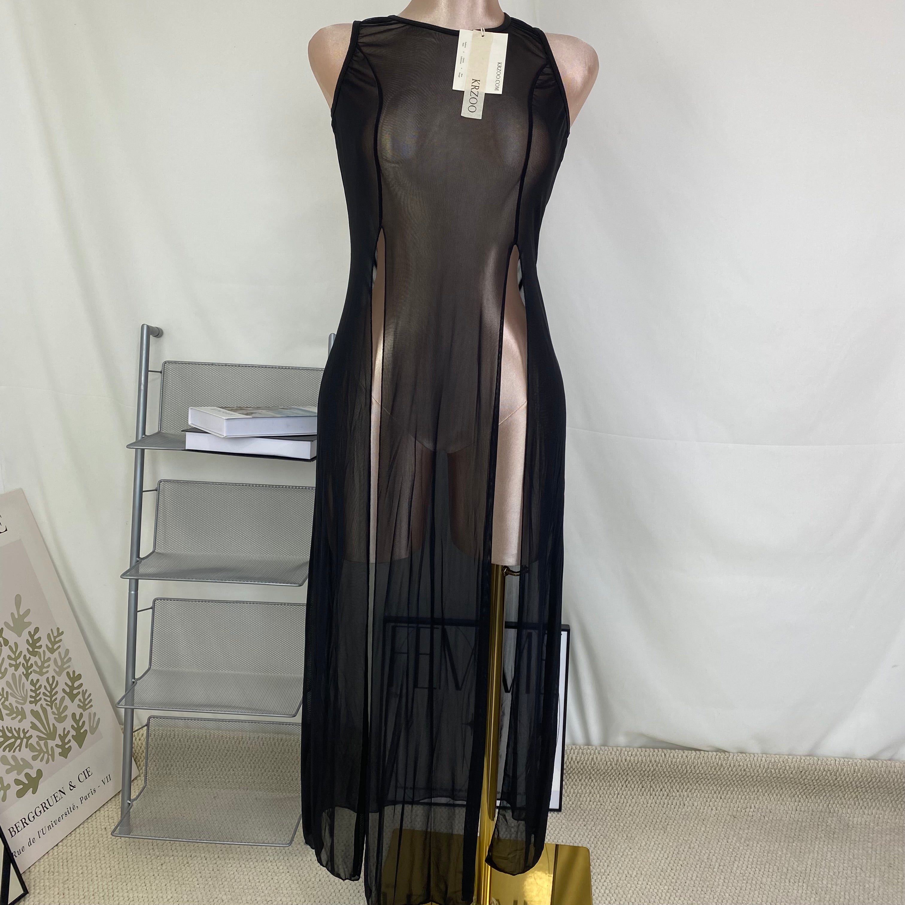 Sunscreen cover-up shirt, swimsuit, beach dress