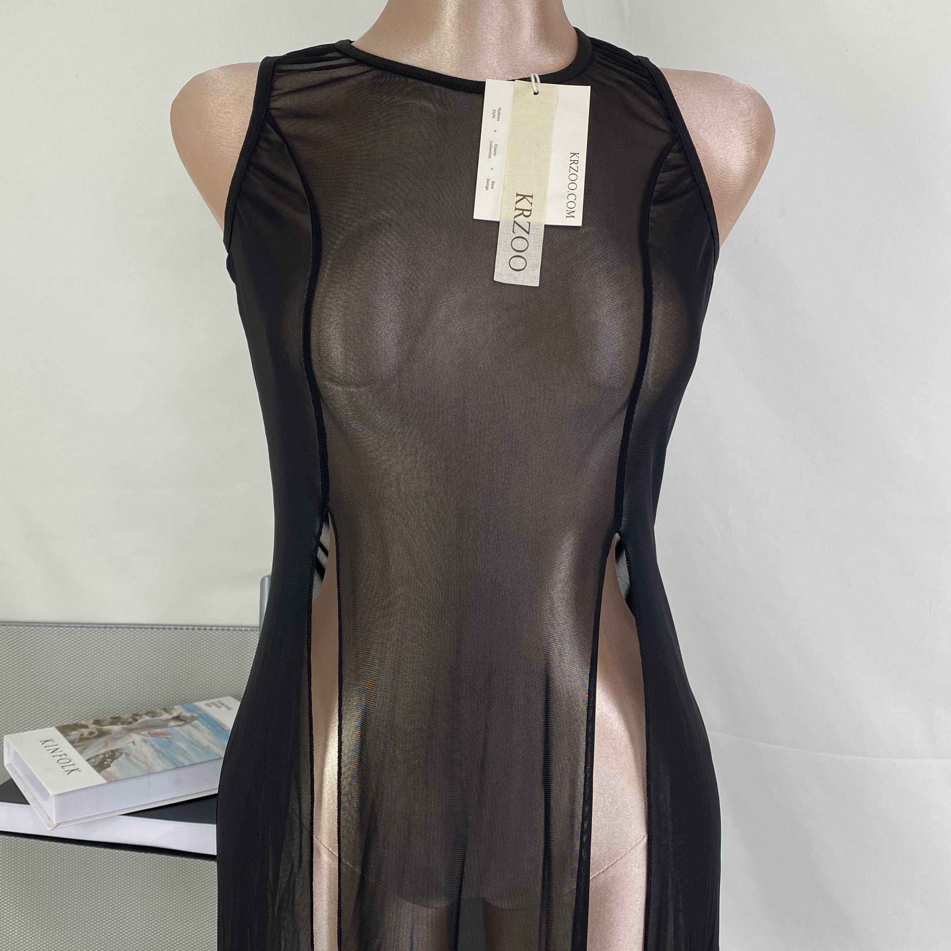 Sunscreen cover-up shirt, swimsuit, beach dress