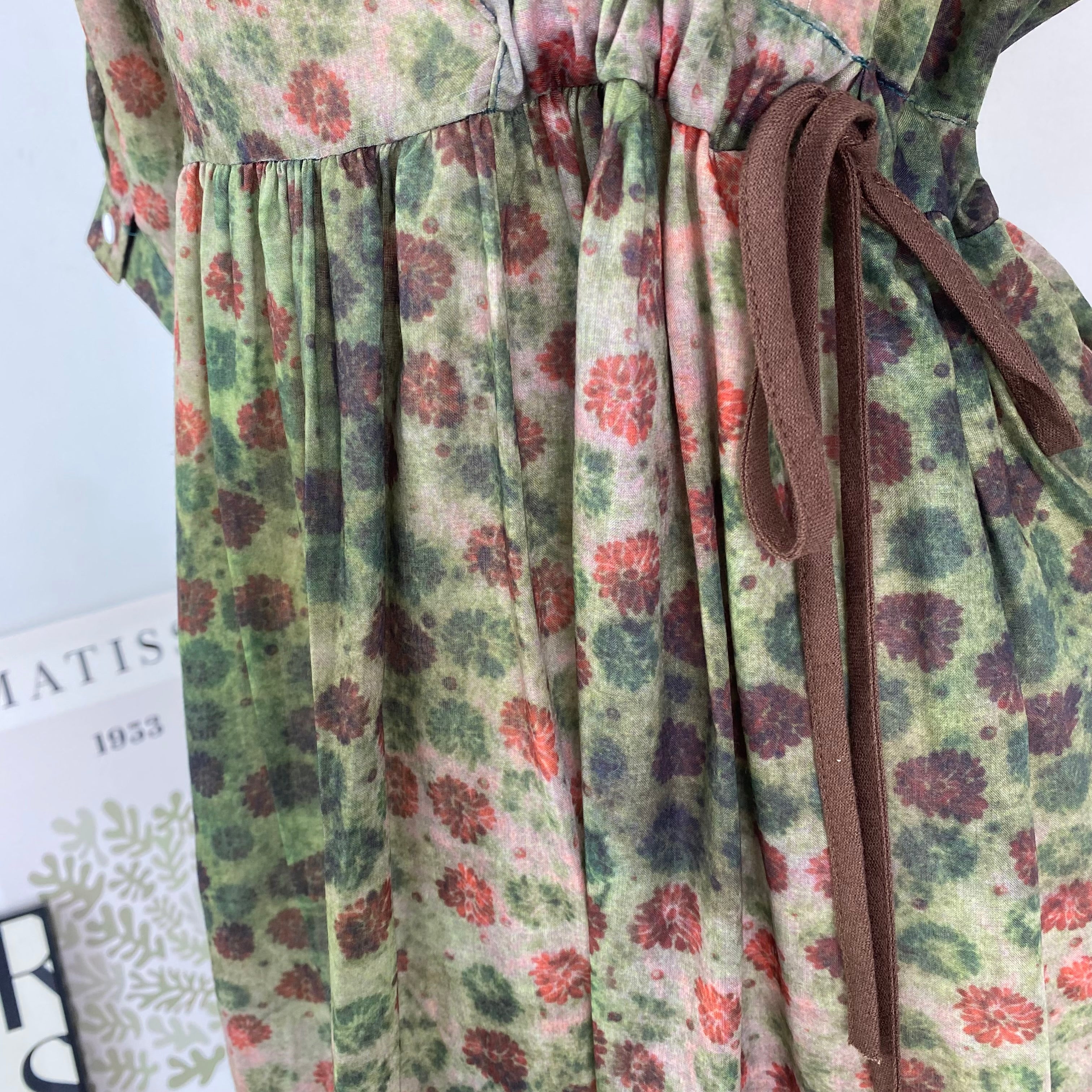 Round-neck flared sleeve leaf-patterned dress