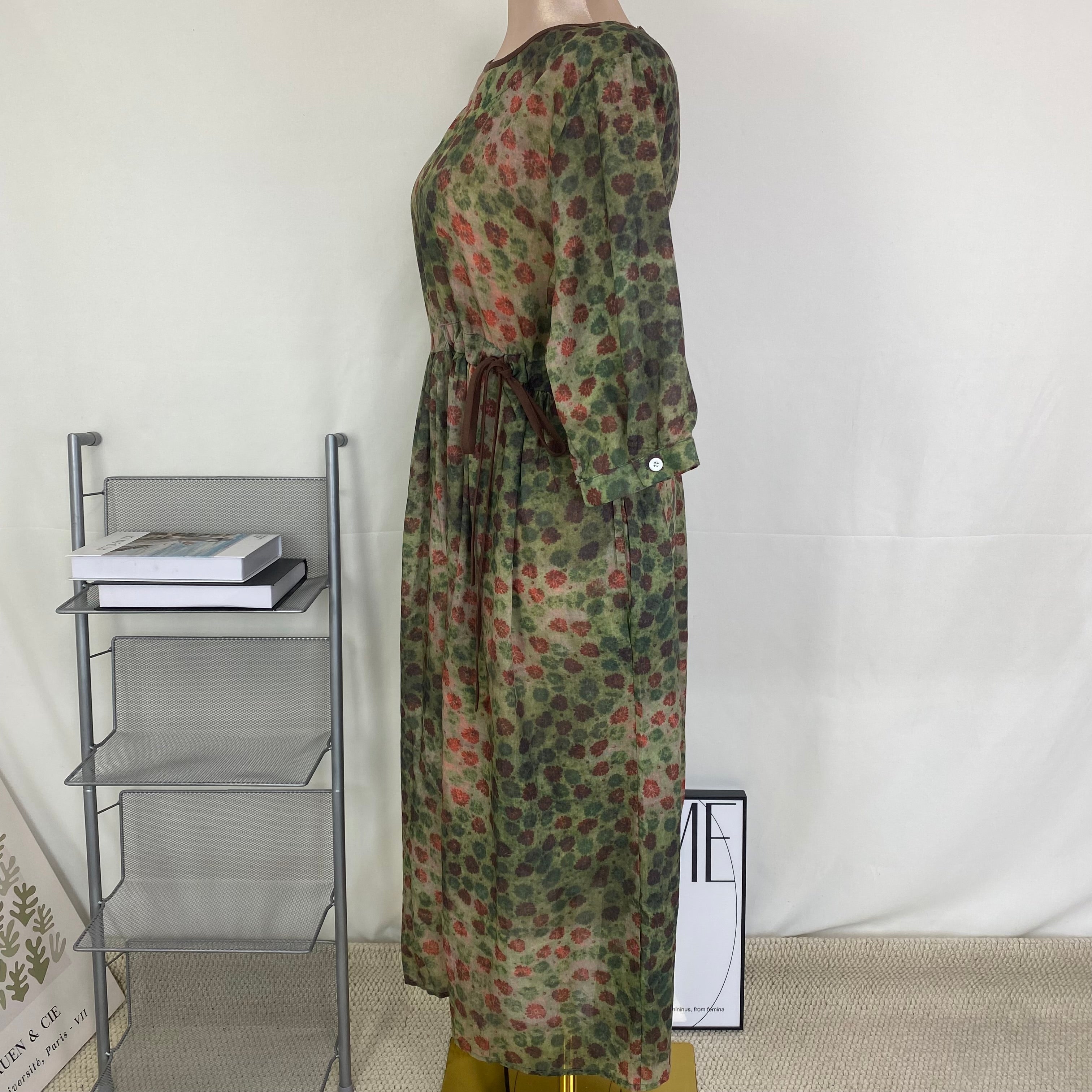Round-neck flared sleeve leaf-patterned dress