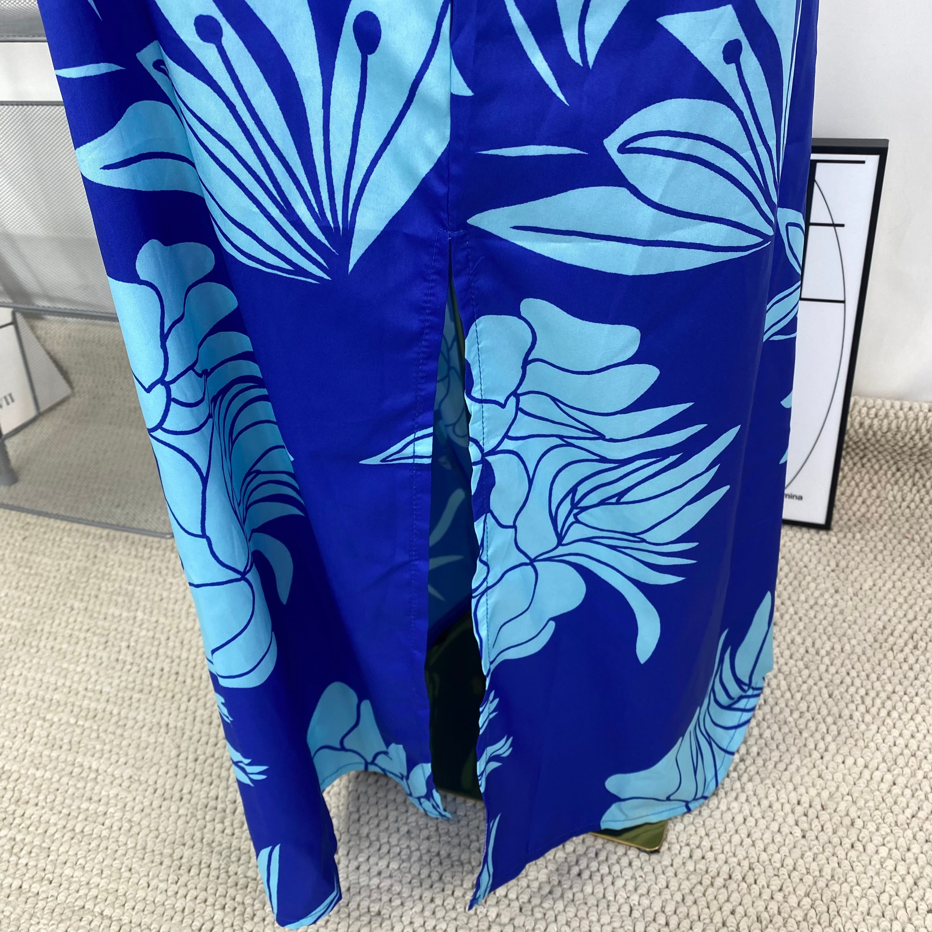 Loose, off-shoulder, fitted printed dress
