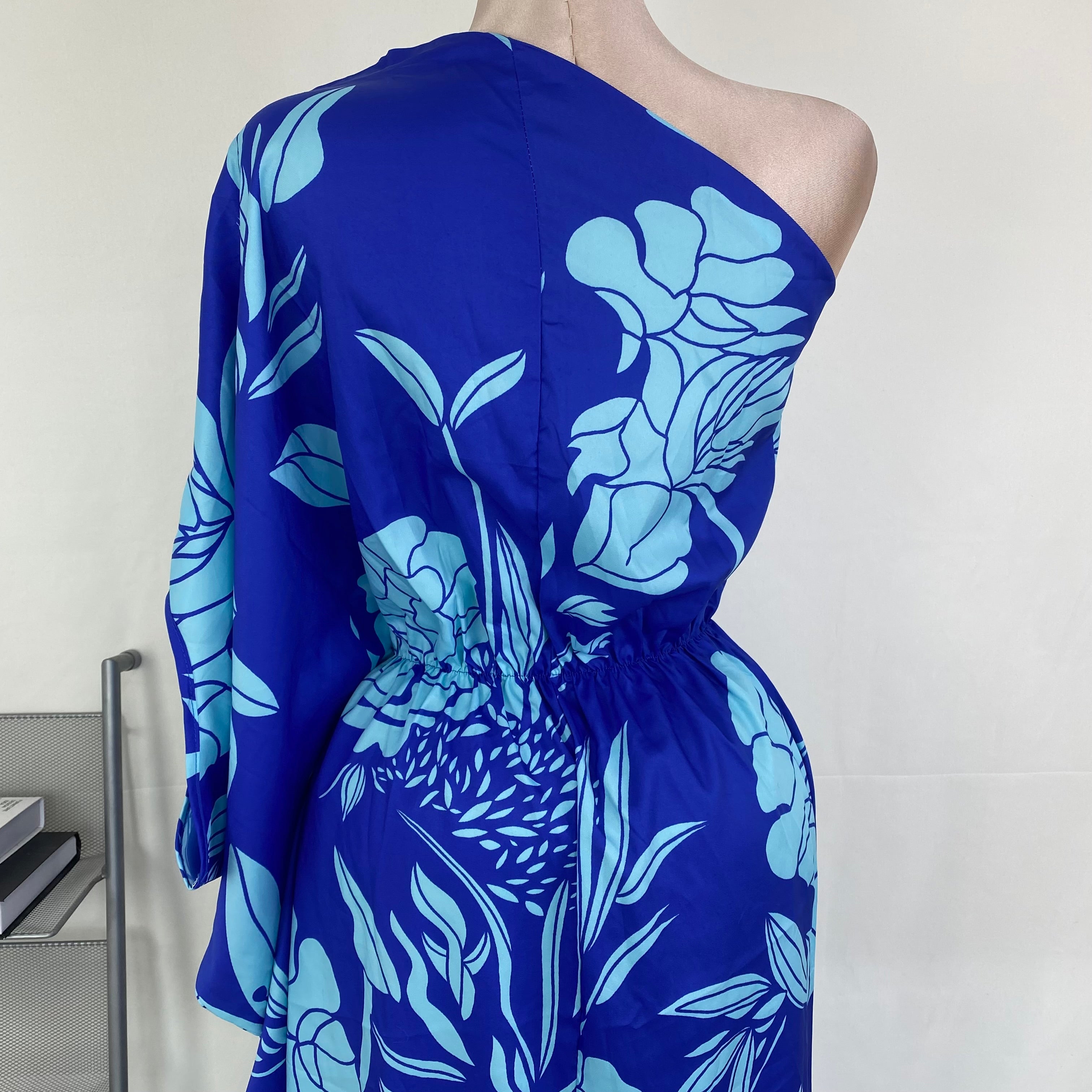 Loose, off-shoulder, fitted printed dress