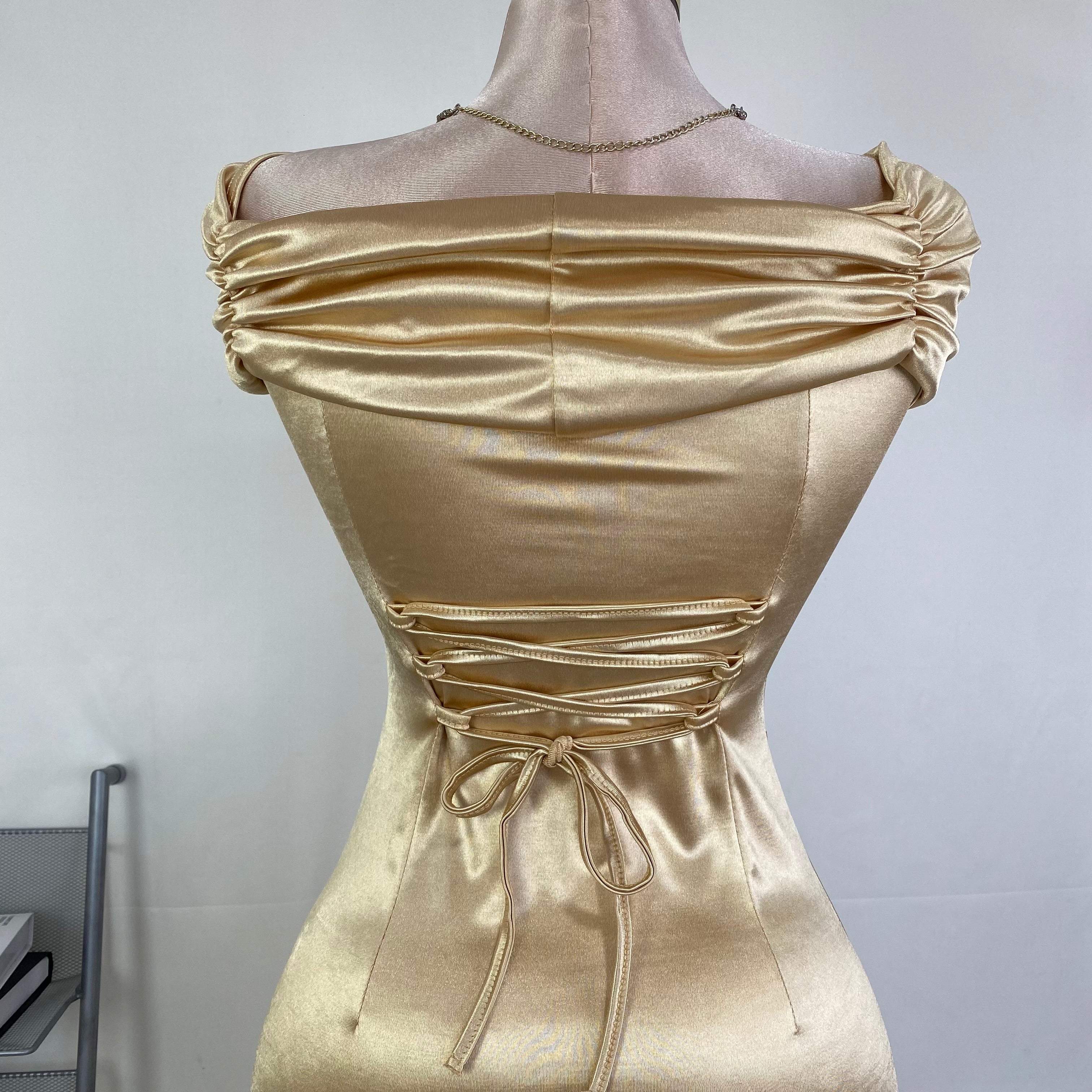 A figure-hugging one-shoulder dress