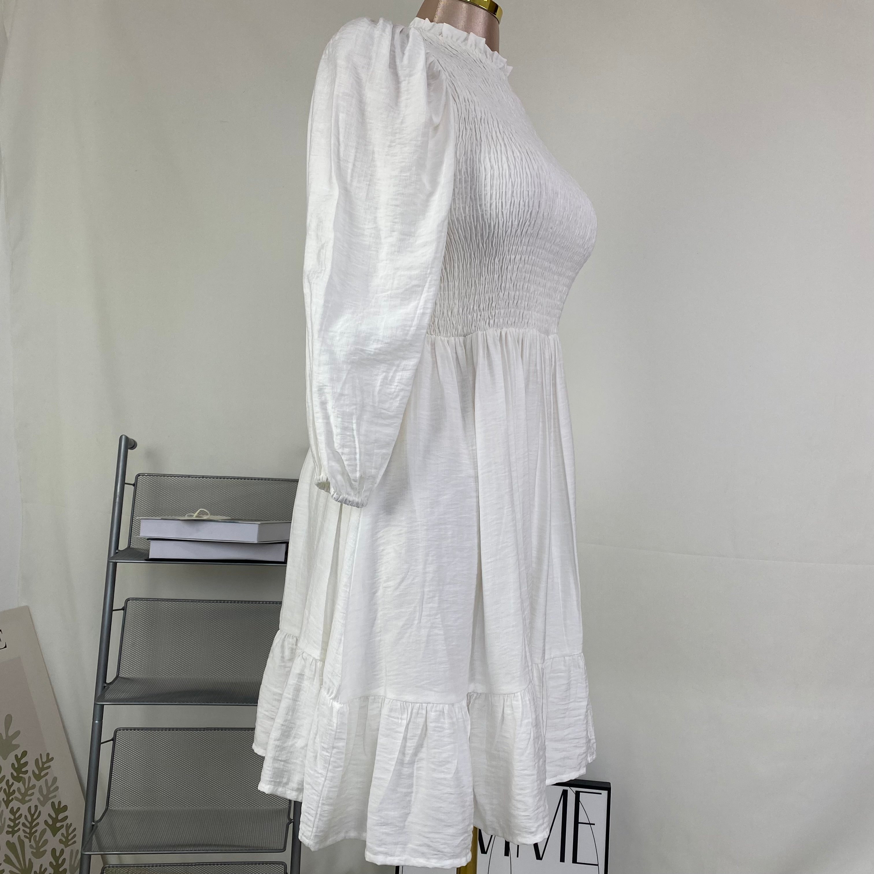 White long-sleeved stretch waist pleated short dress