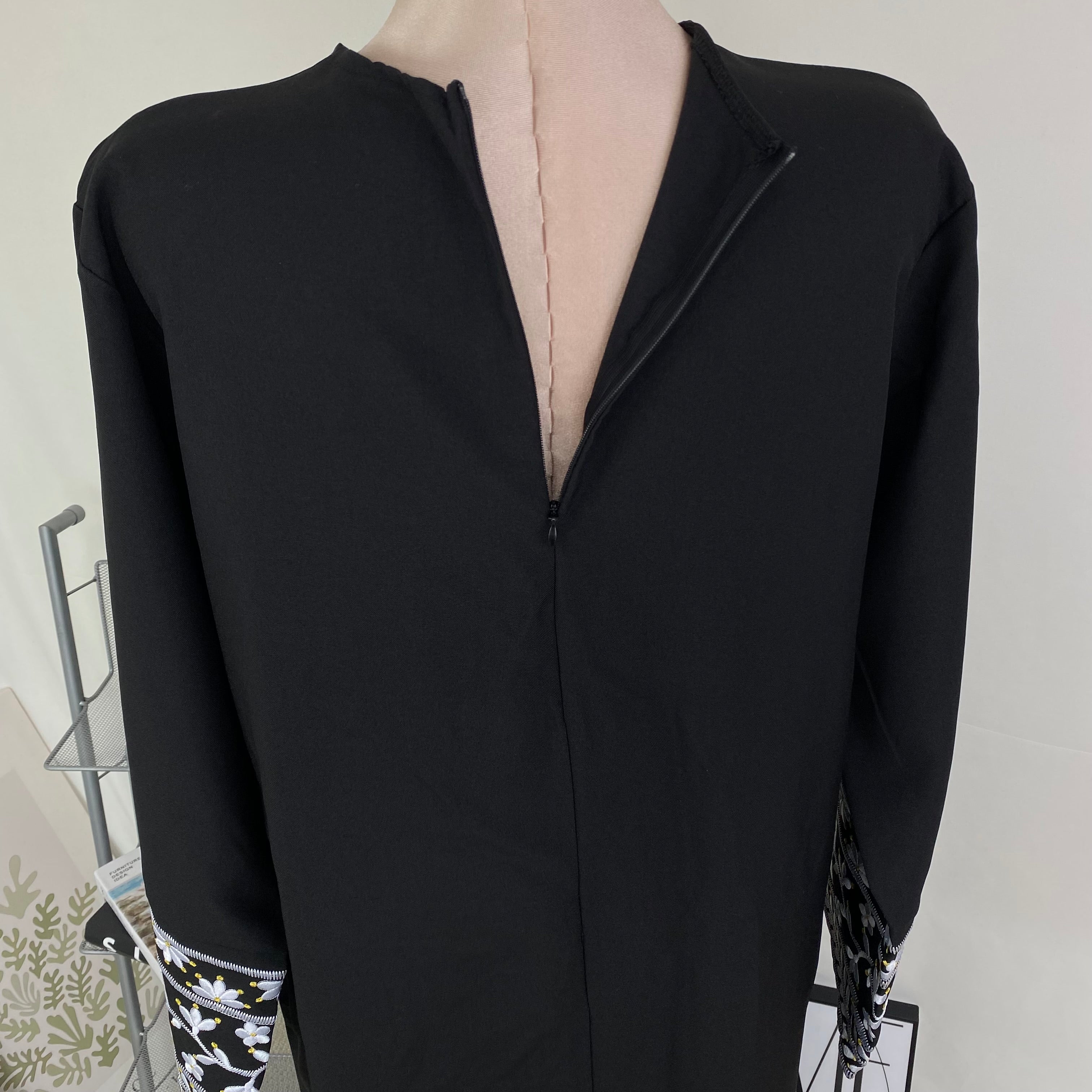 Embroidered dress with belt
