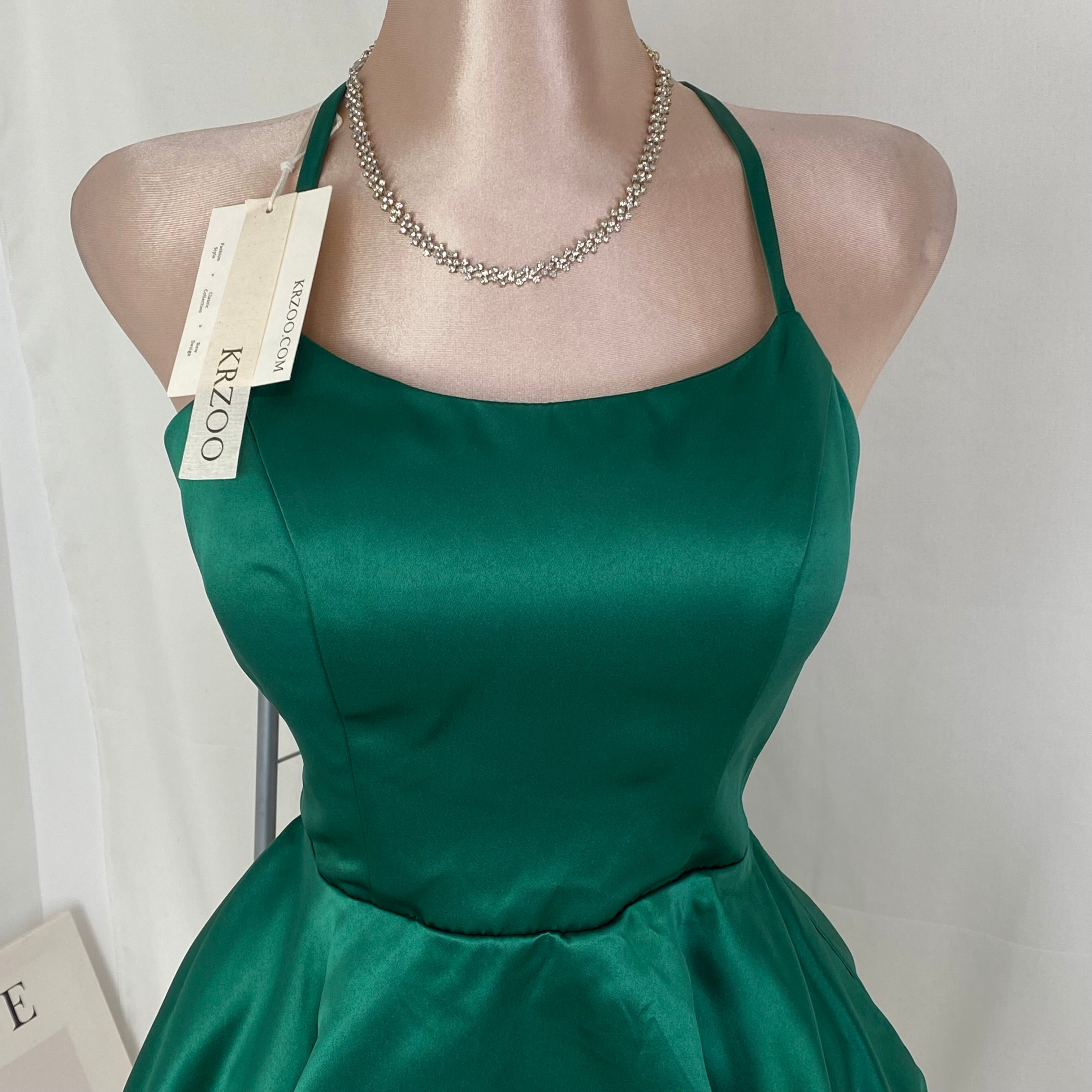 A-line party dress with a sleeveless and mini style