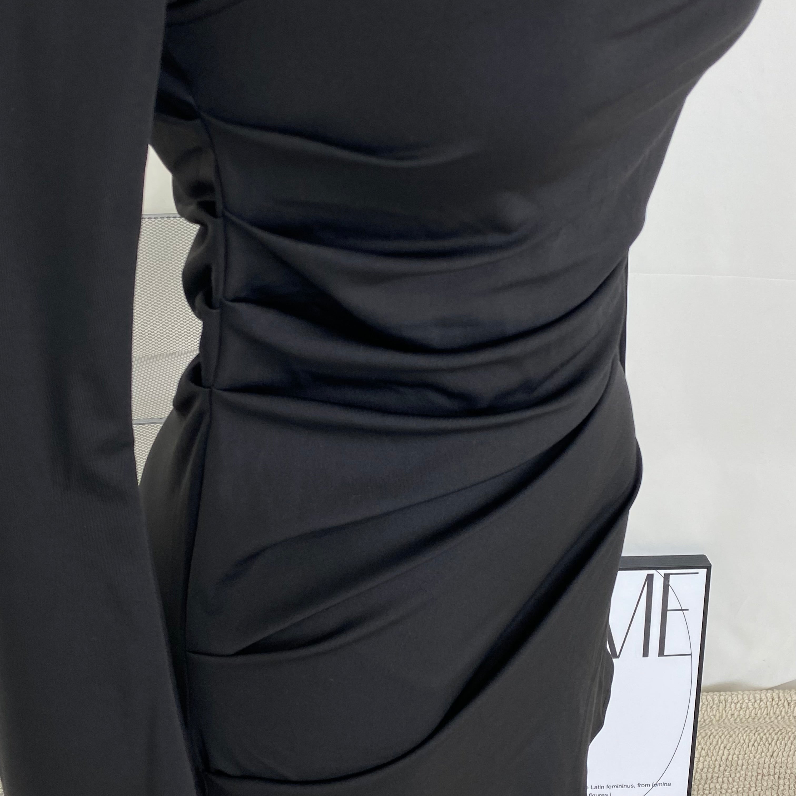 Openwork trumpet-shaped pleated dress