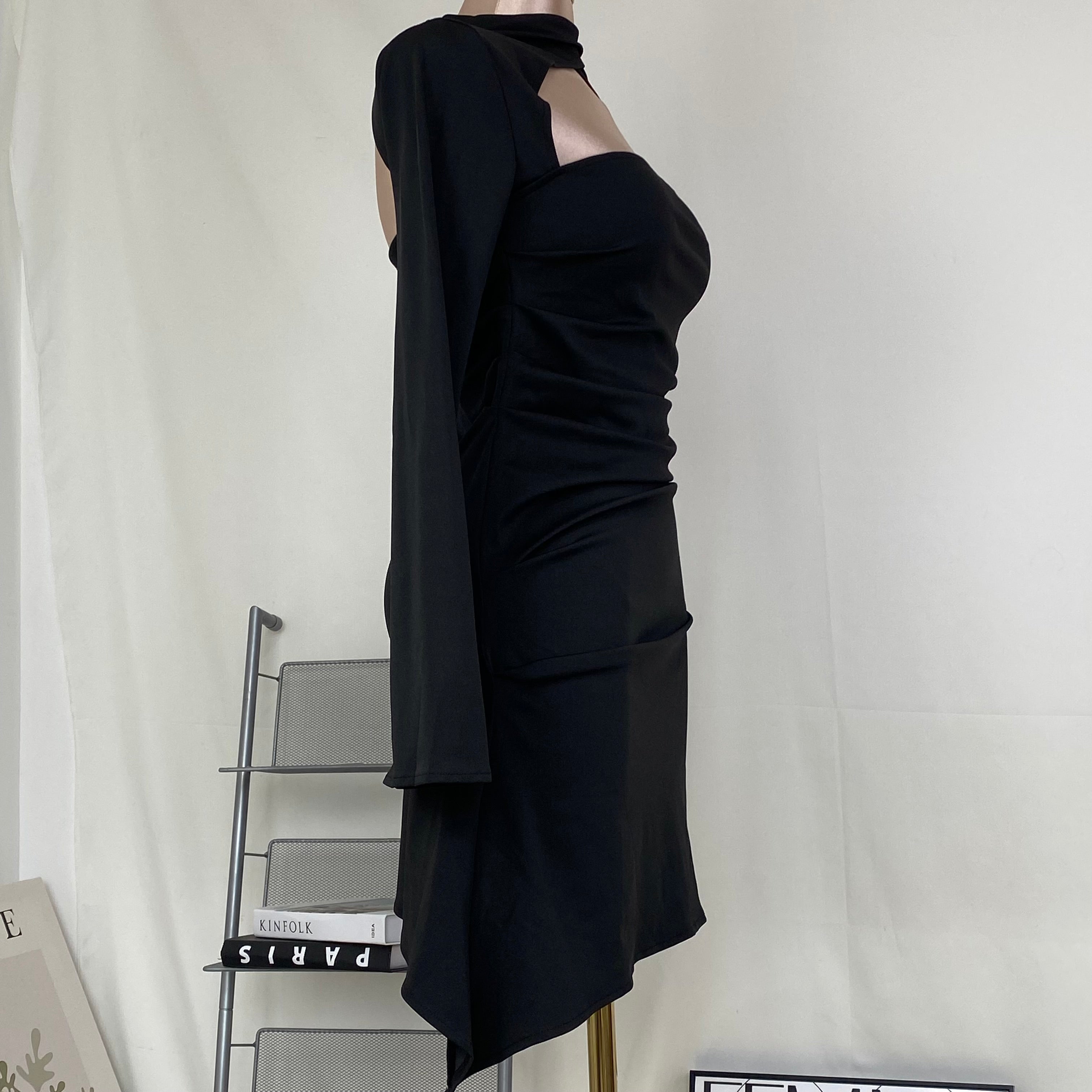 Openwork trumpet-shaped pleated dress
