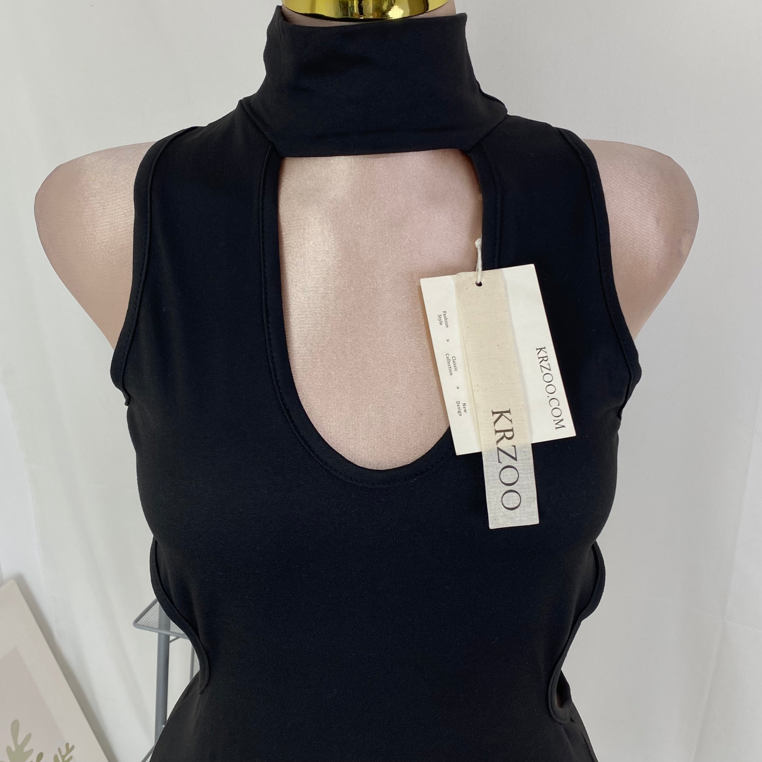 Open-necked, form-fitting, short dress