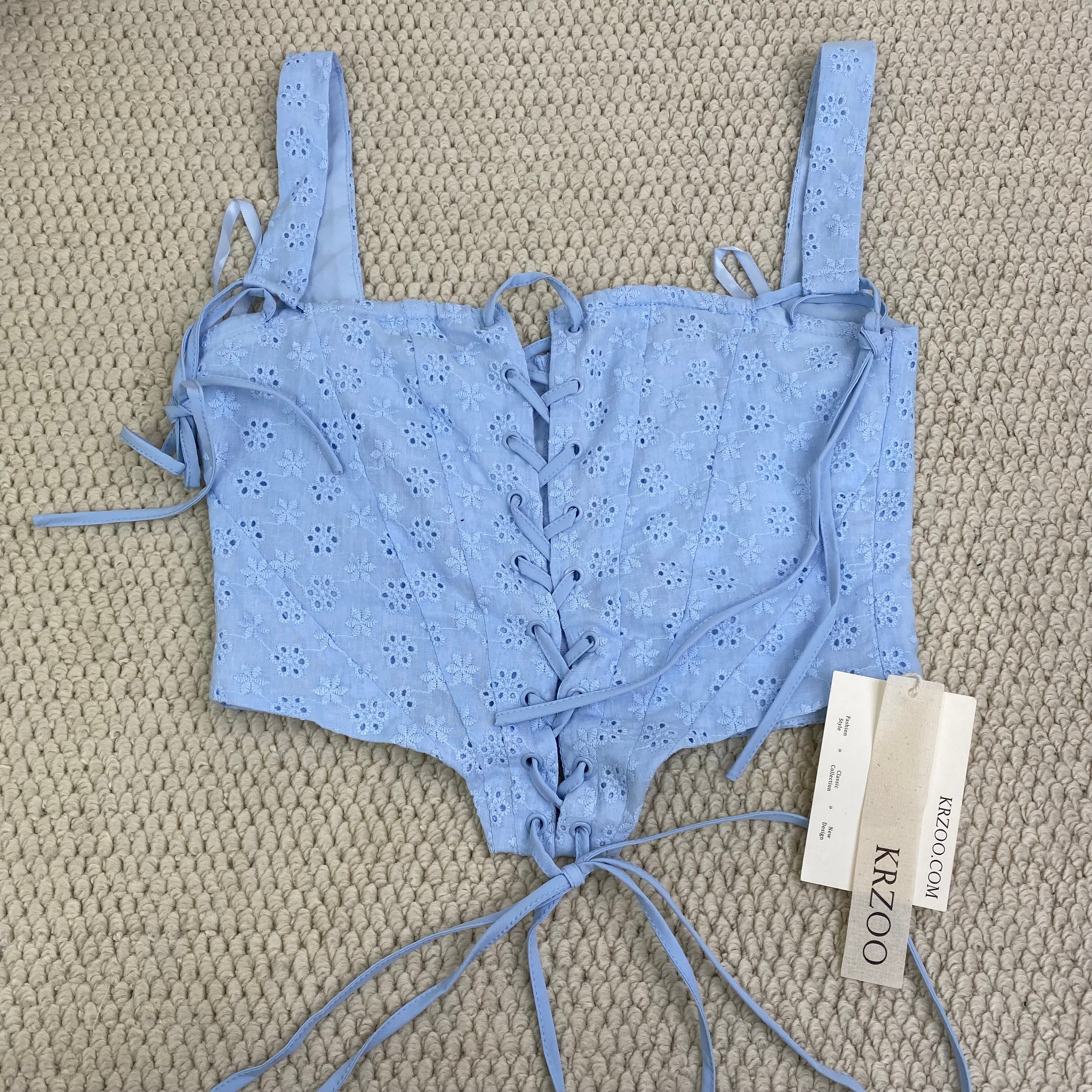 Zippered bodice with fishbone belt top garment