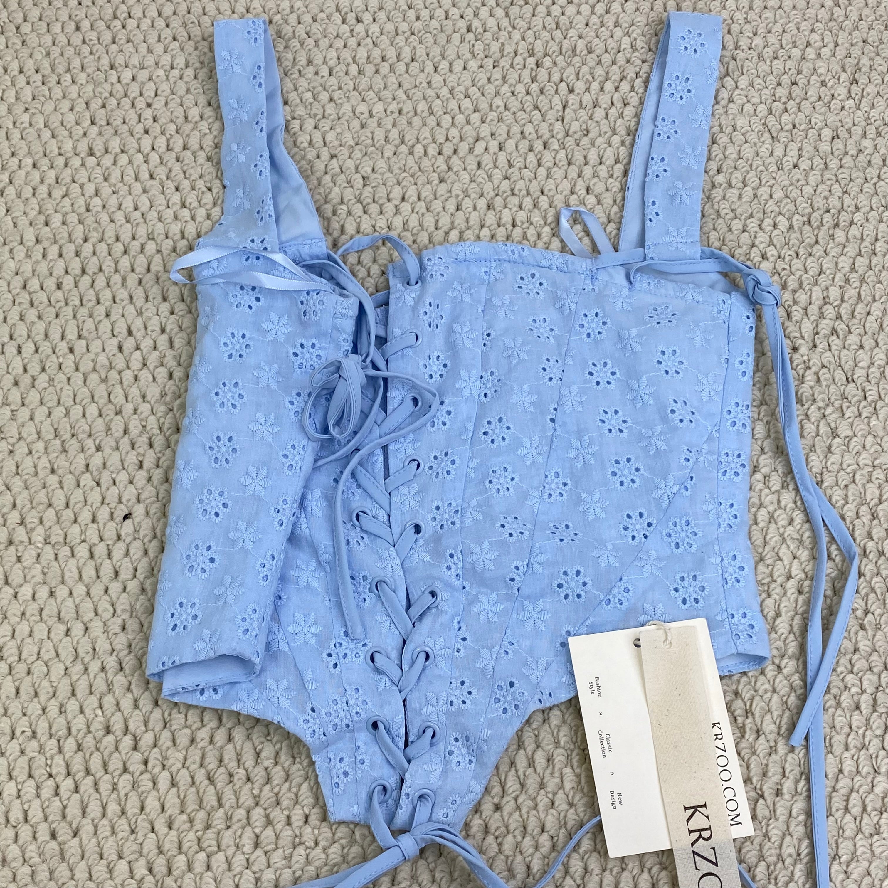 Zippered bodice with fishbone belt top garment