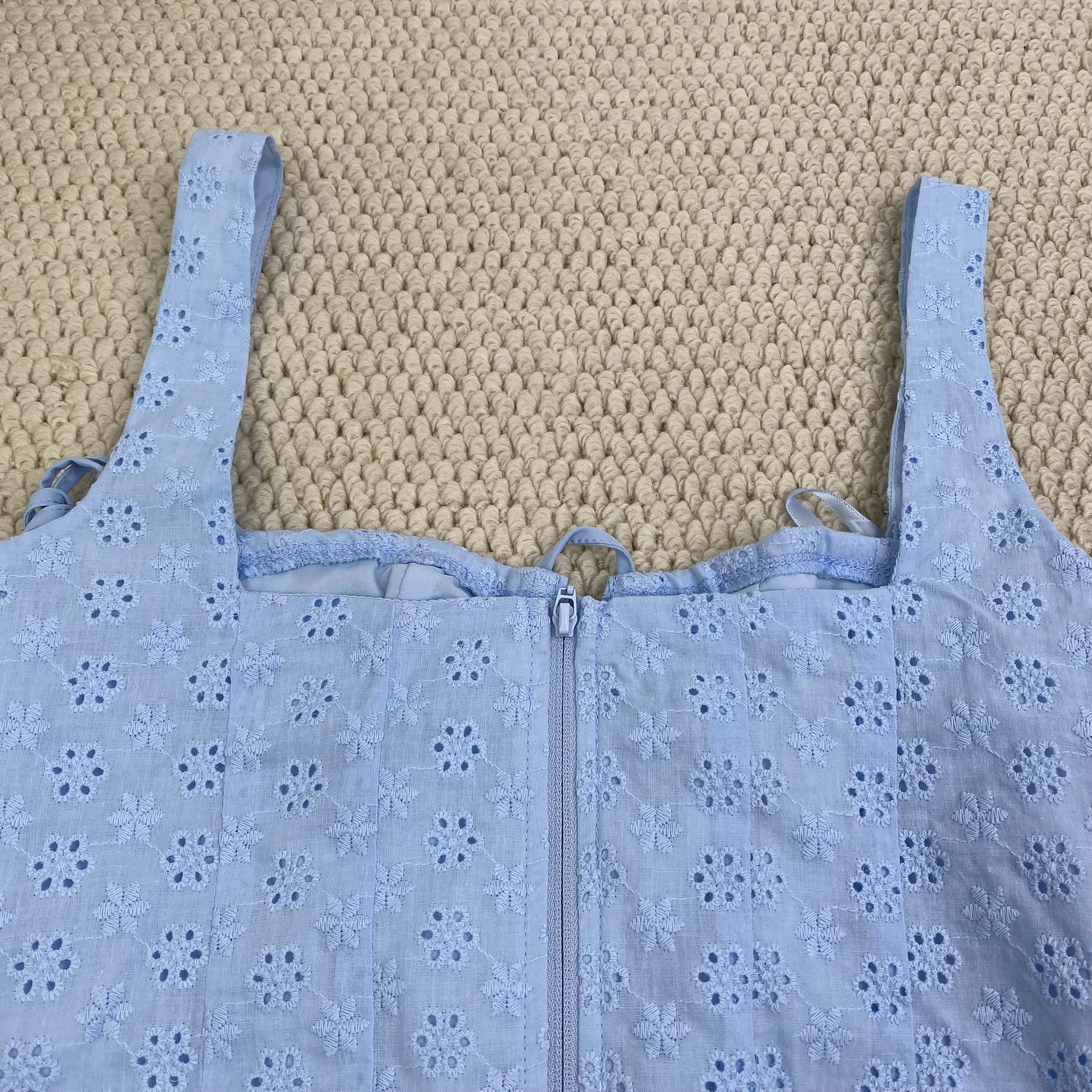 Zippered bodice with fishbone belt top garment