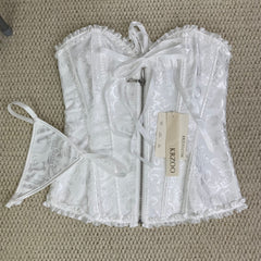 Zip-up stretch top with tight fishbone detailing