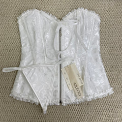 Zip-up stretch top with tight fishbone detailing