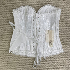 Zip-up stretch top with tight fishbone detailing