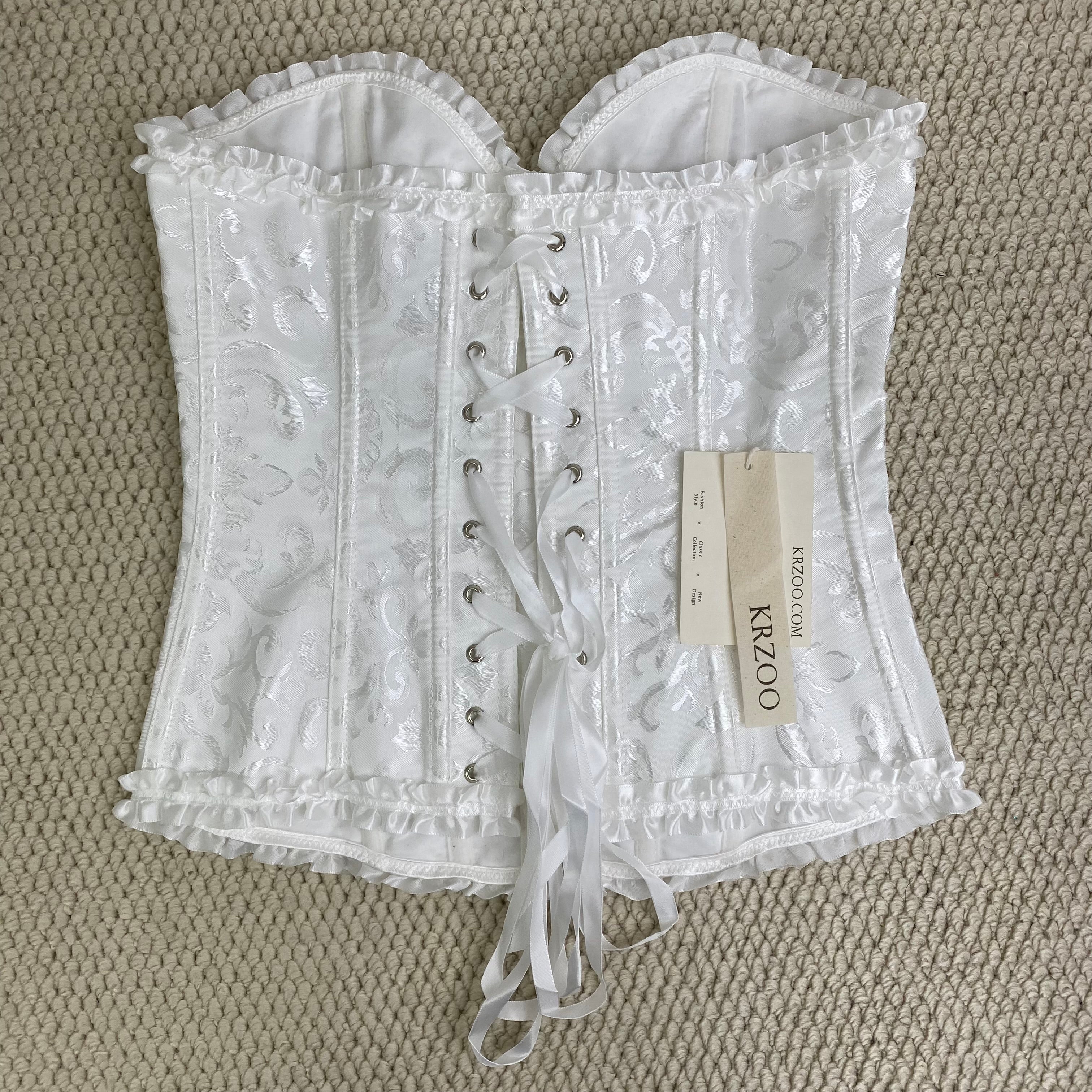 Zip-up stretch top with tight fishbone detailing