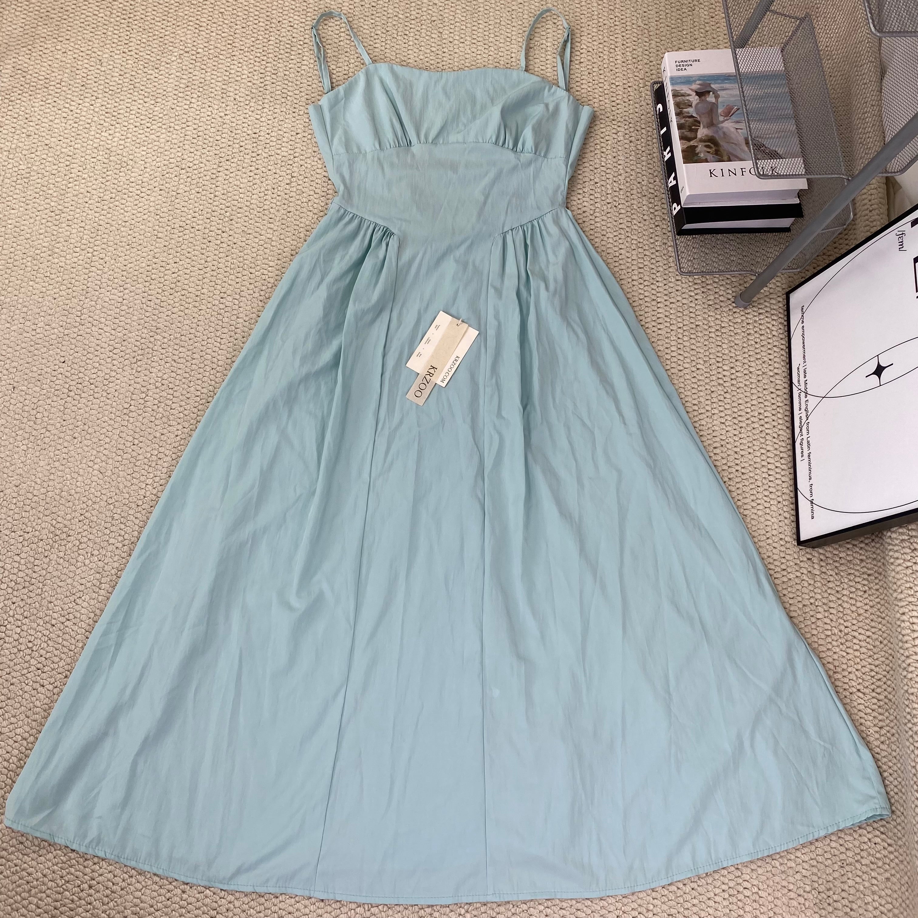 Strap waist-hugging dress