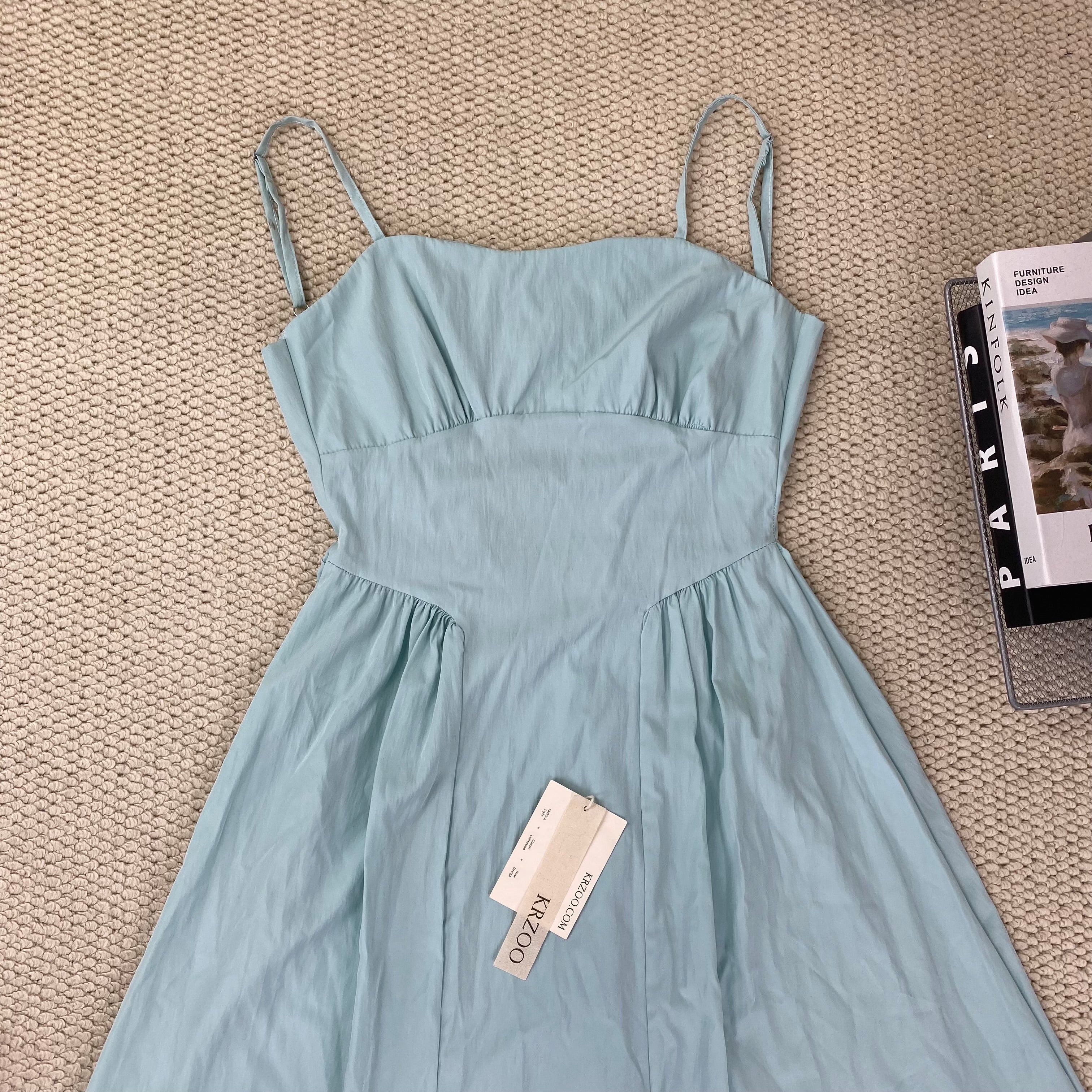 Strap waist-hugging dress