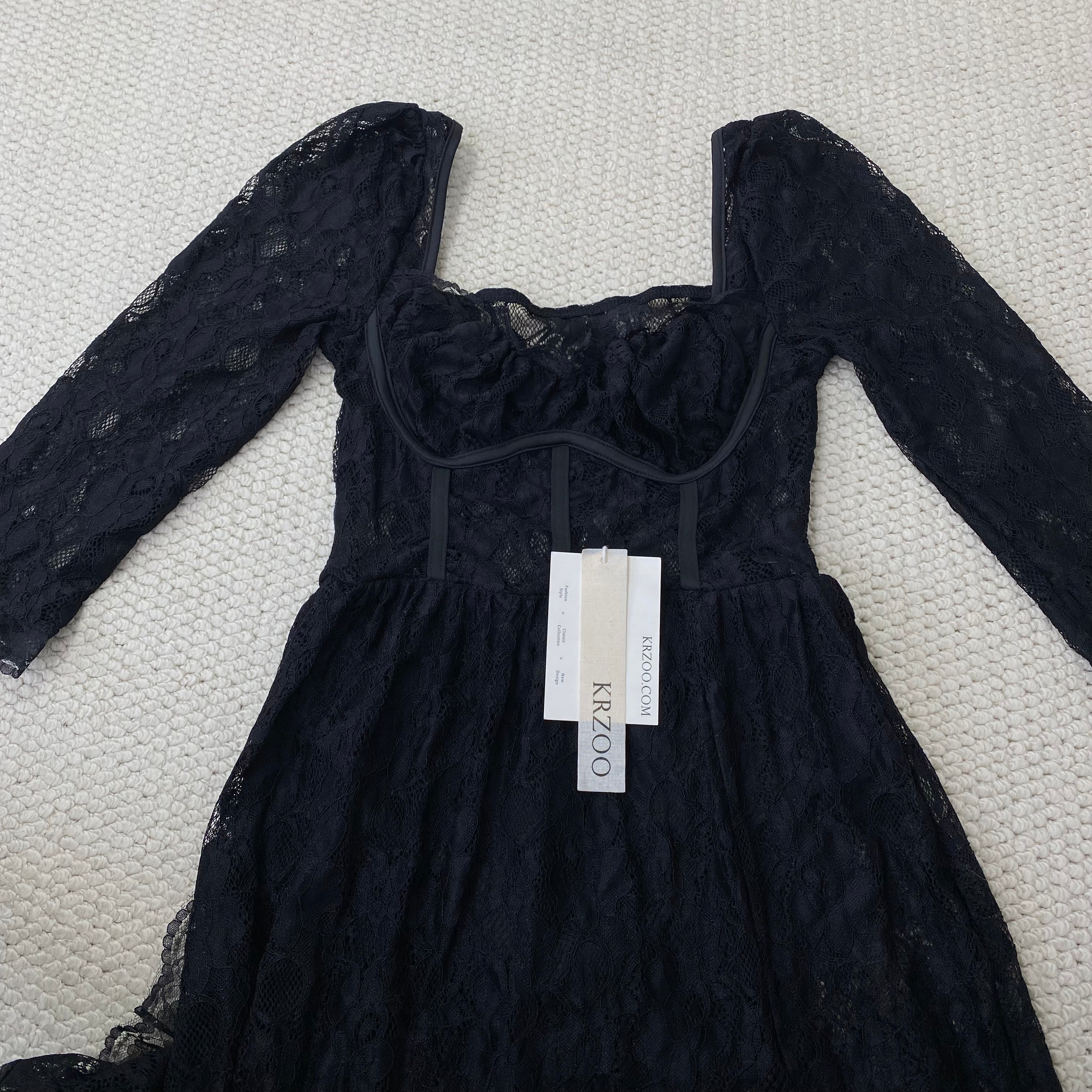 Lace square-necked slit-fitted dress