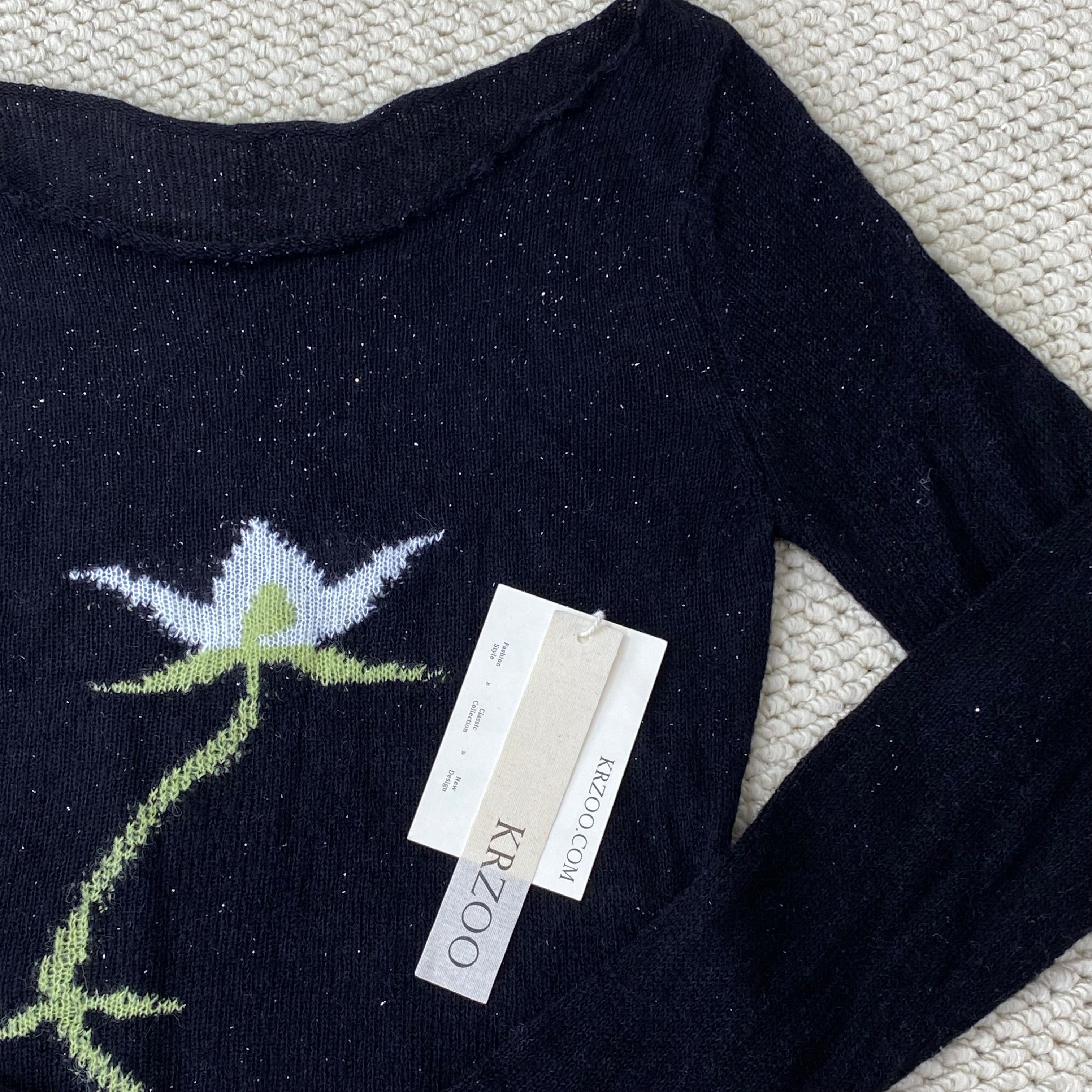 Floral short-sleeved sweater with fluttering sleeves