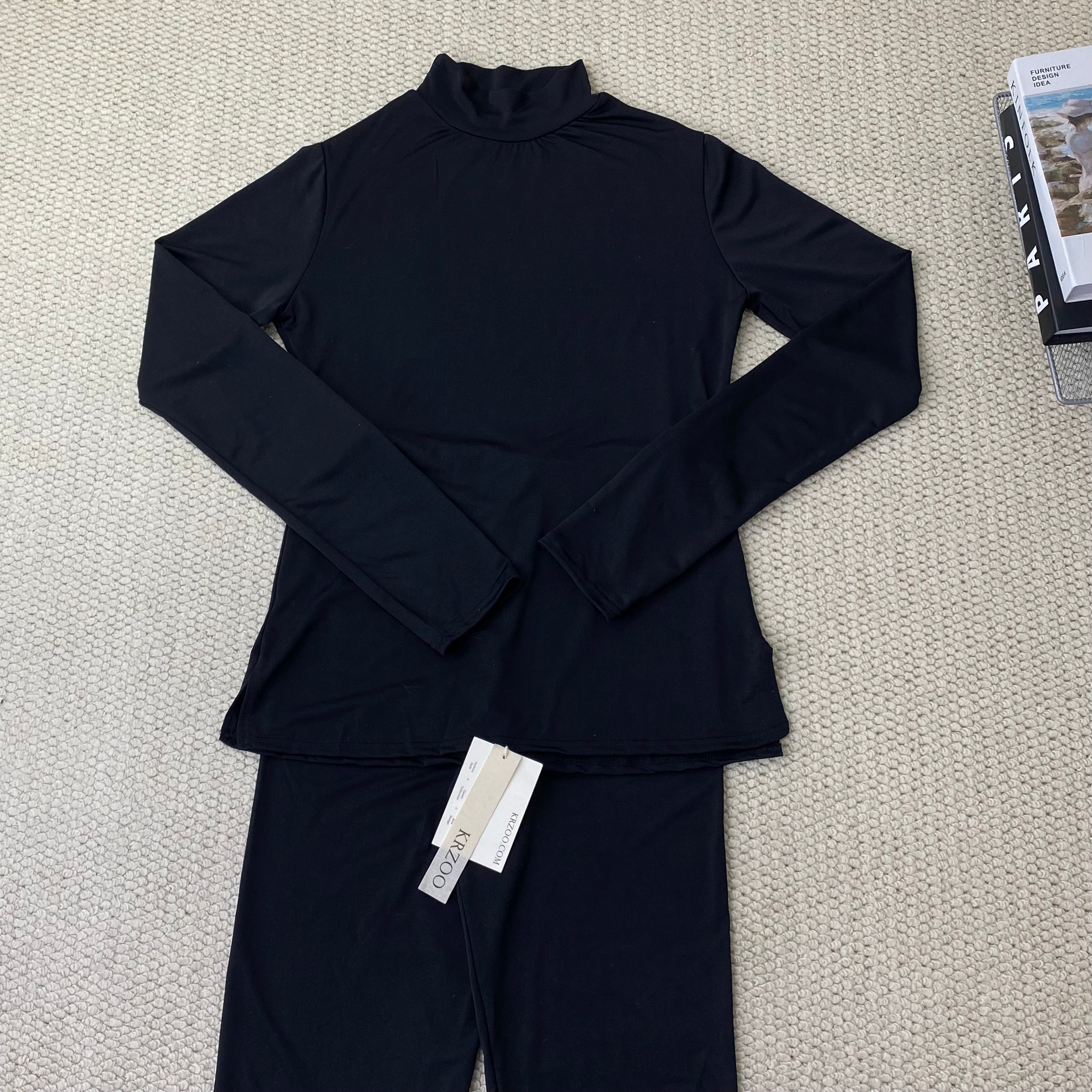 Base layer shirt and long-sleeved T-shirt set