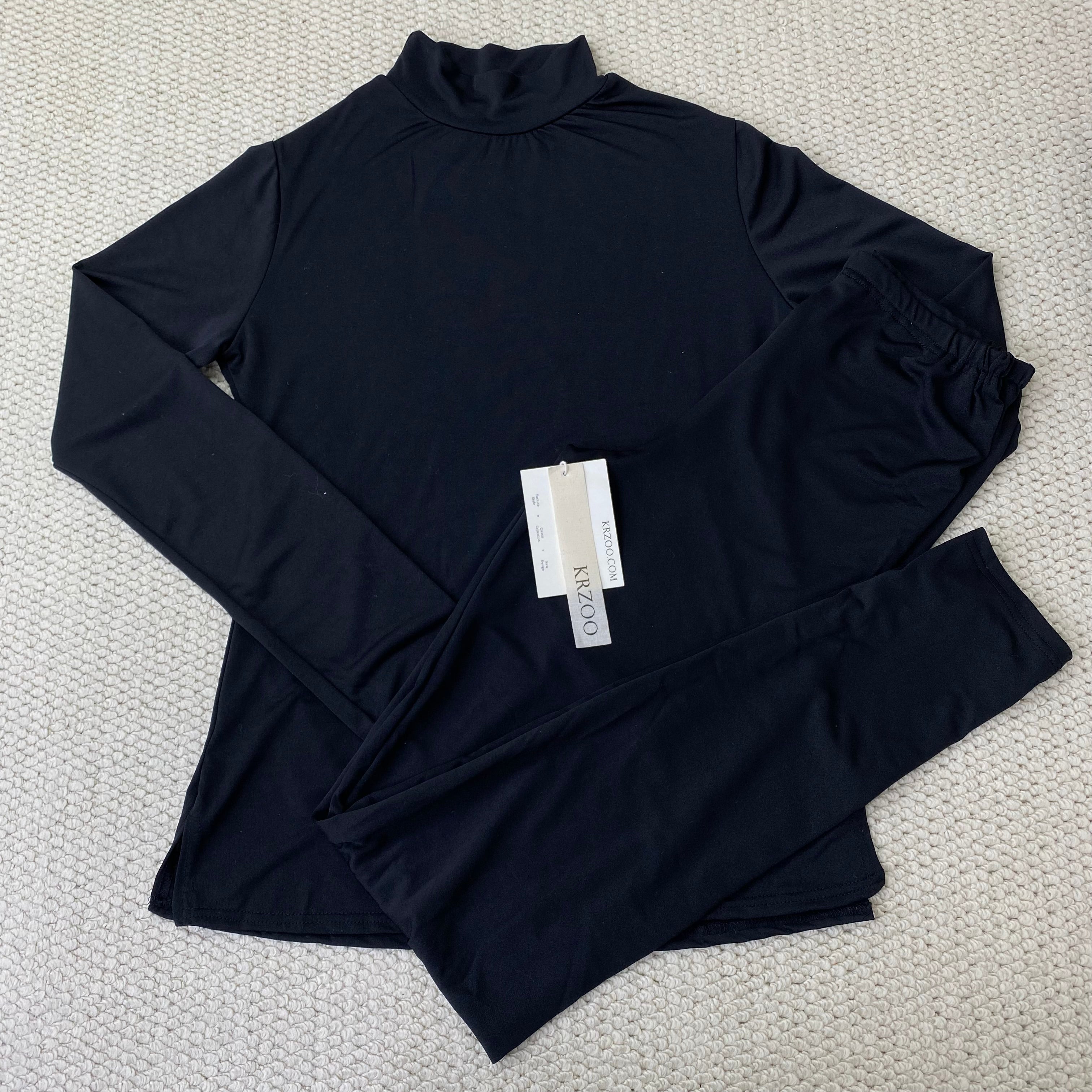Base layer shirt and long-sleeved T-shirt set