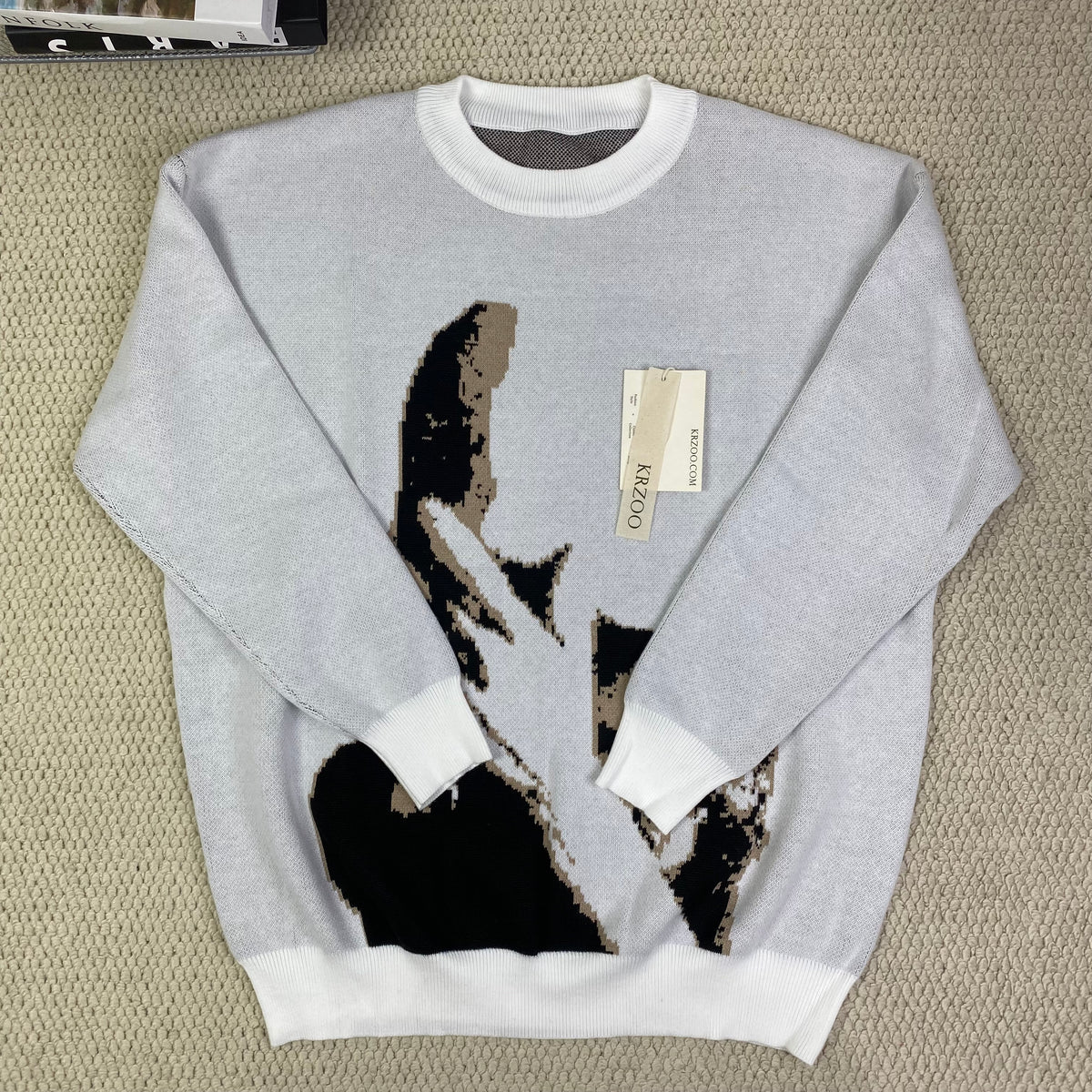 Round-neck printed long-sleeved sweater