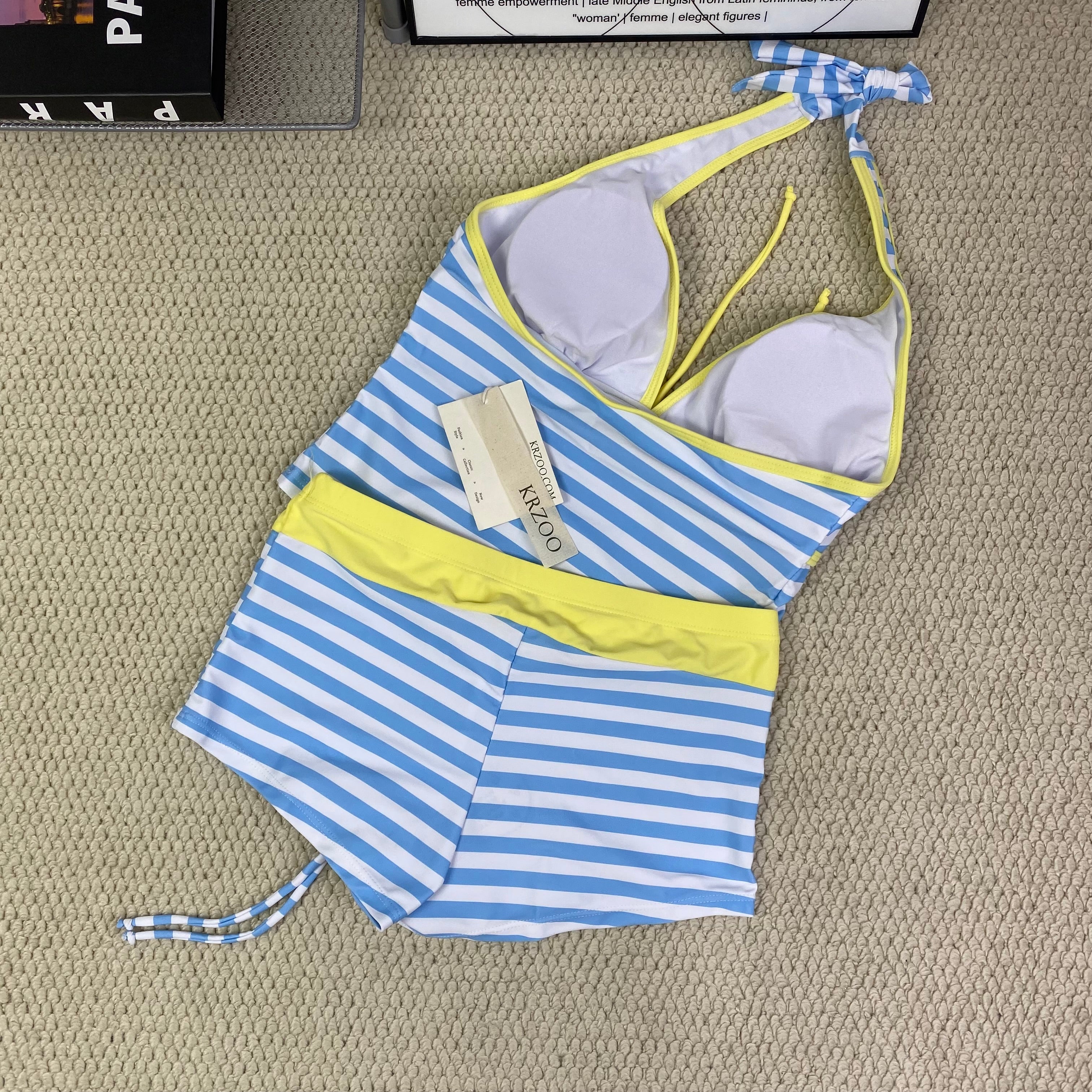 Dot pattern swimsuit two-piece set