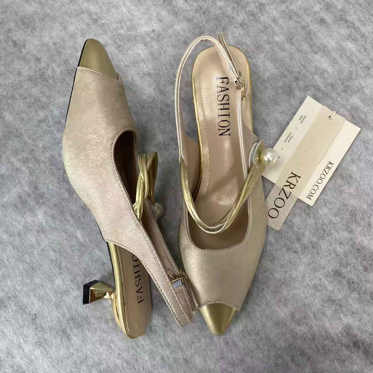Pointed-toe one-piece square-heel headband