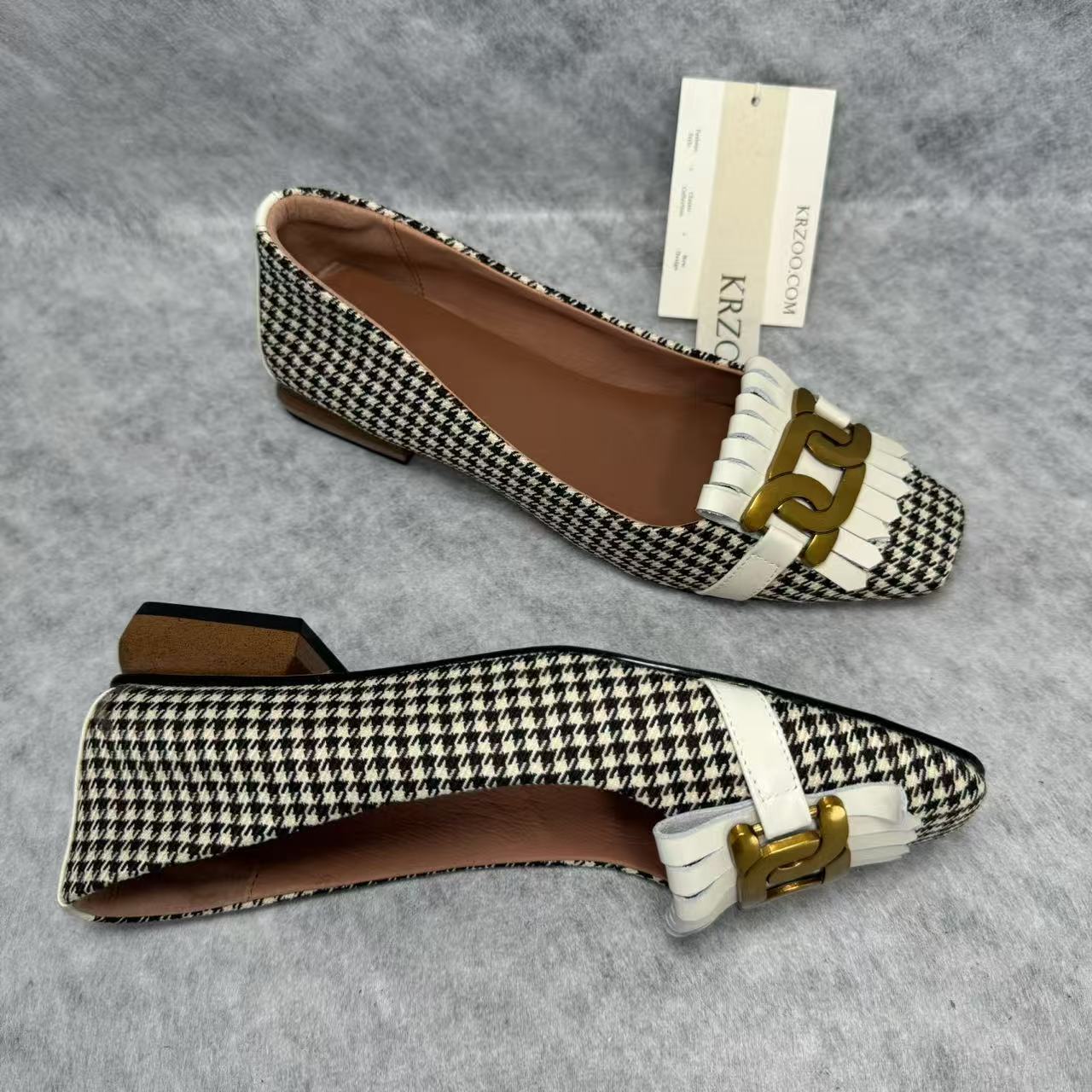 Fluffy shallow-toe retro small leather shoes