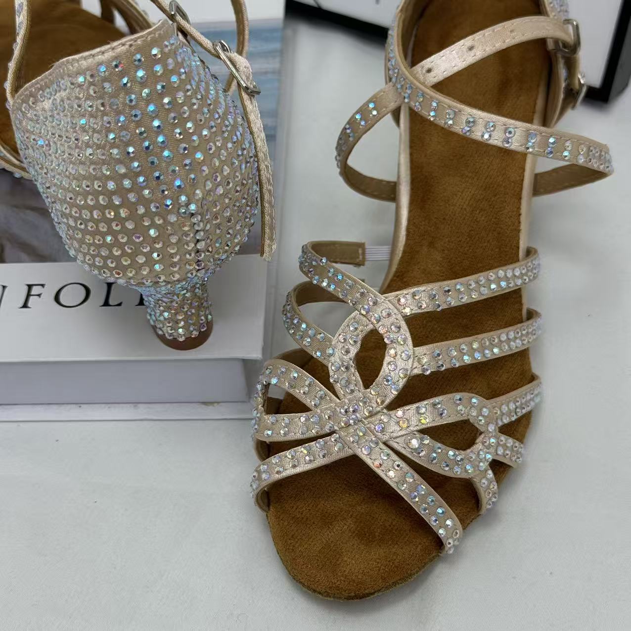 Heeled ballet flats with studs