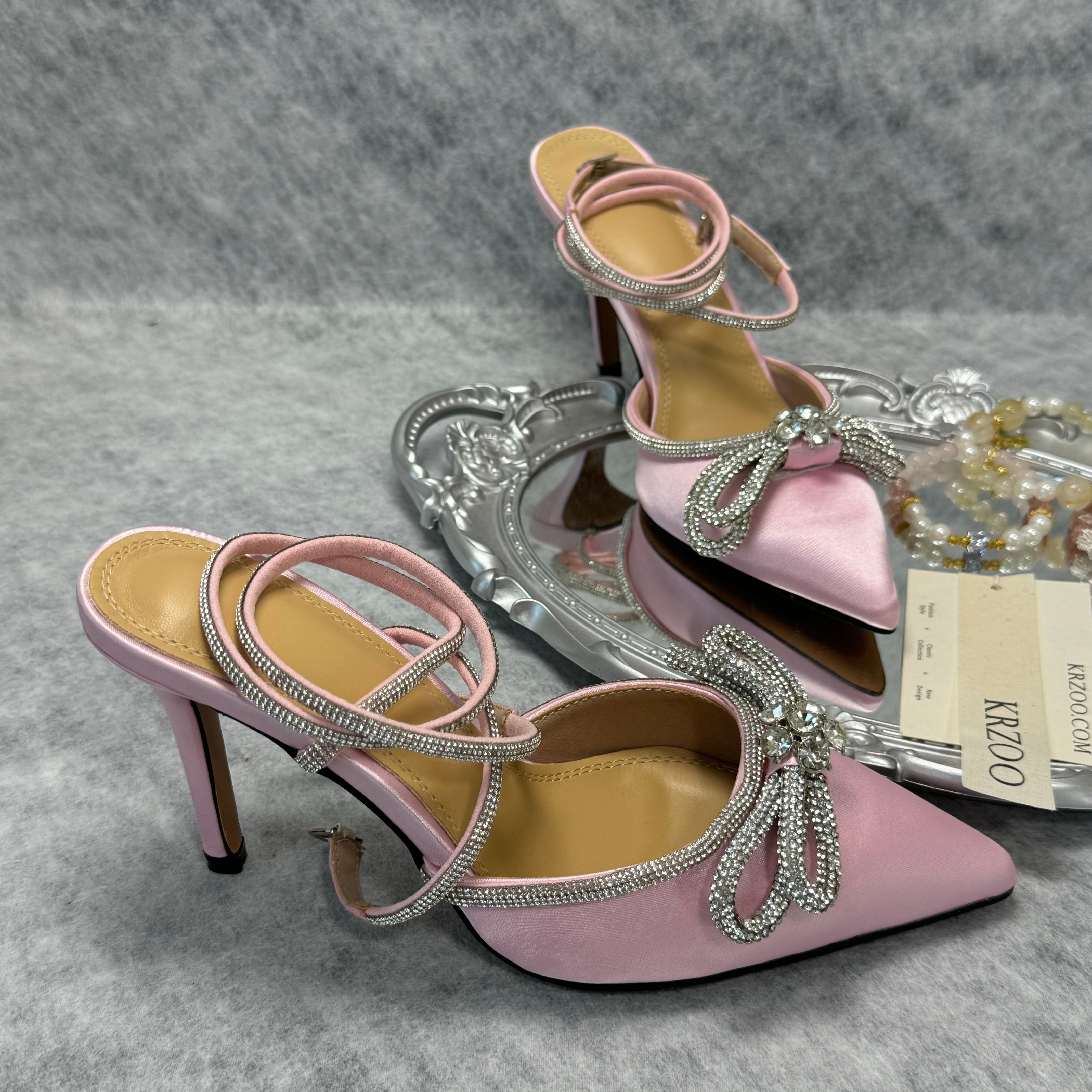 Pleated pointed-toe open-toe strap shoes