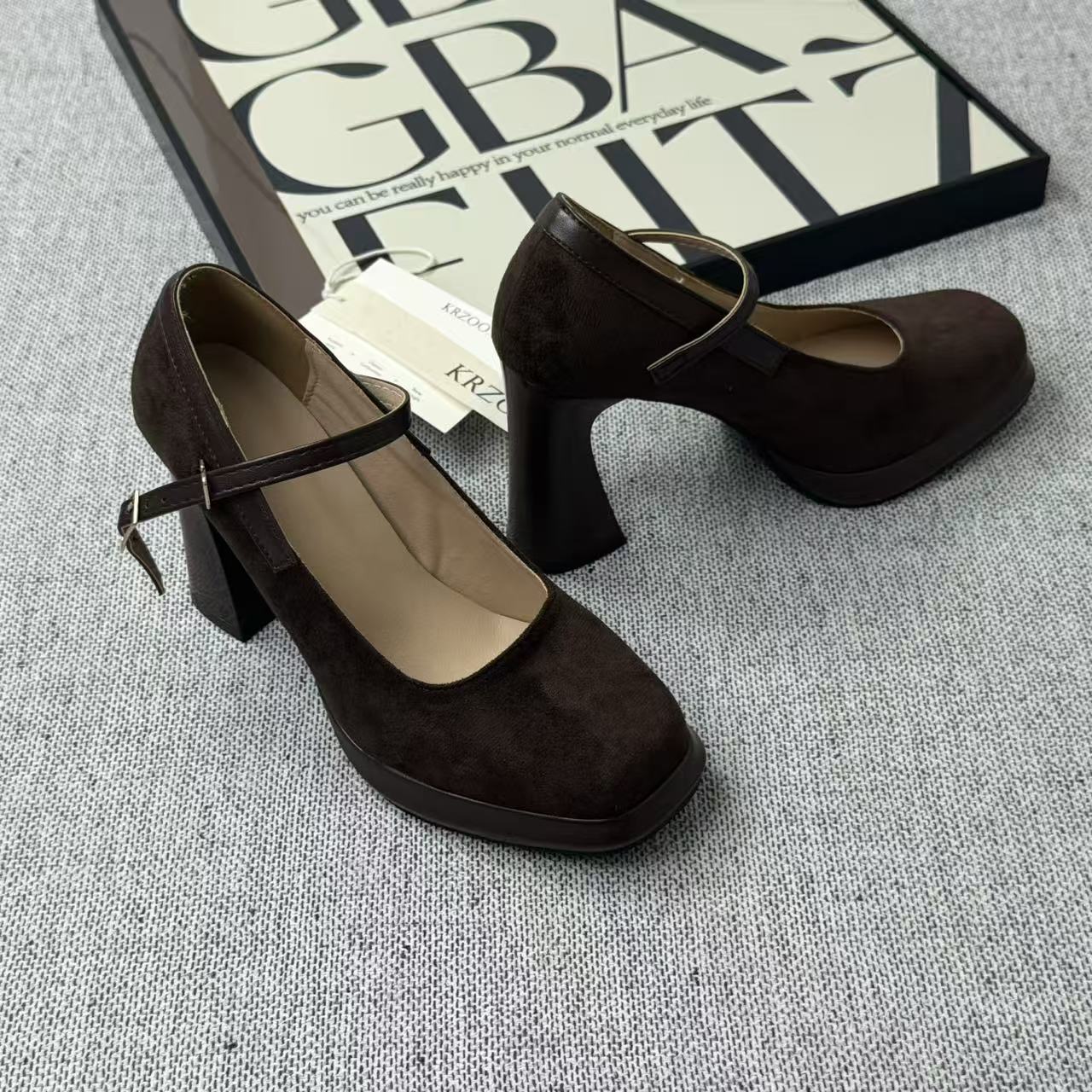 Velvet-faced square-toe British-style shoes
