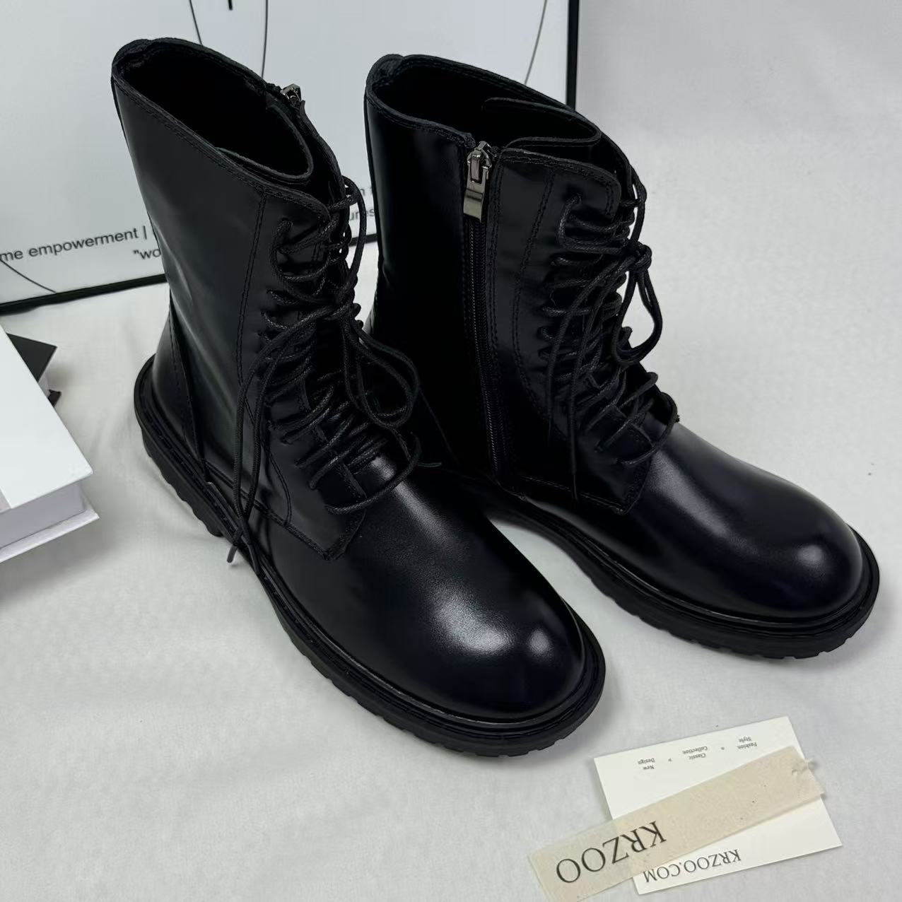Martin ankle boot with thin high heels and laces