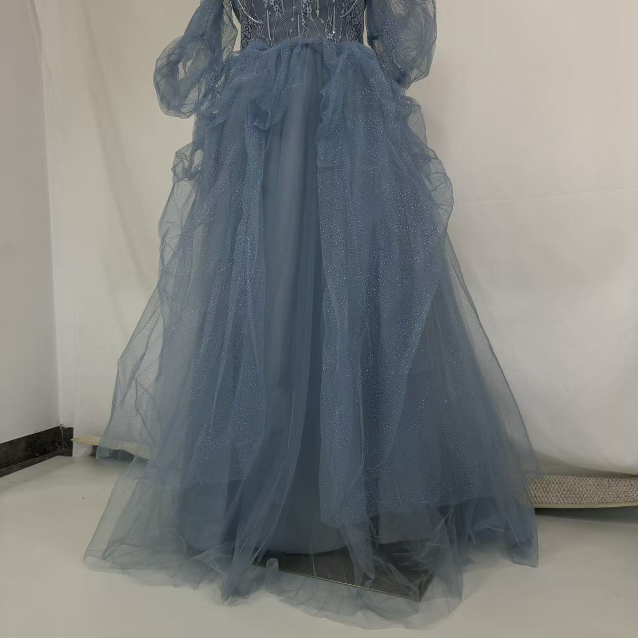 Smog Blue One-Shoulder Flowing Net Silk Evening Gown