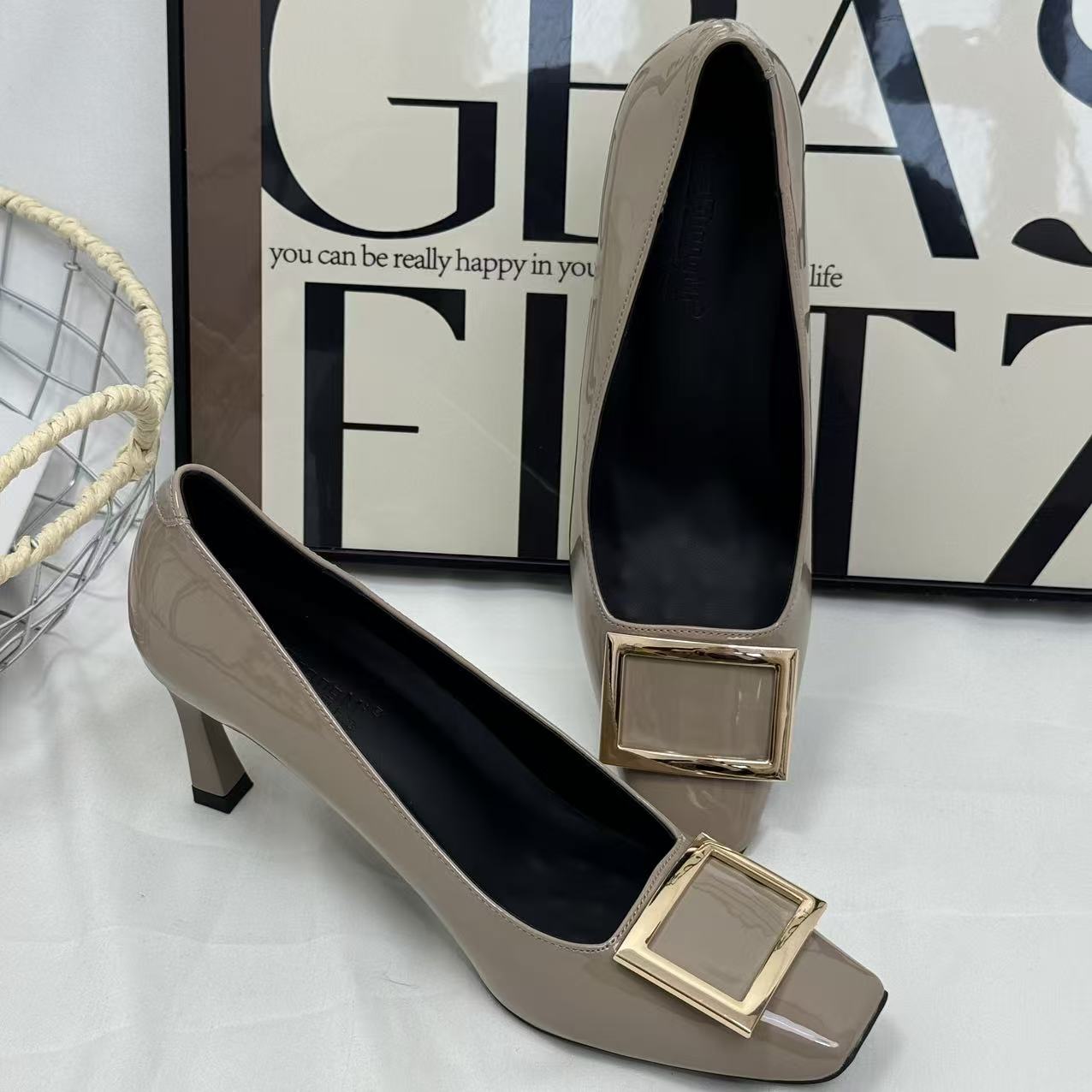 Metal square fastener painted leather square-toe shoes