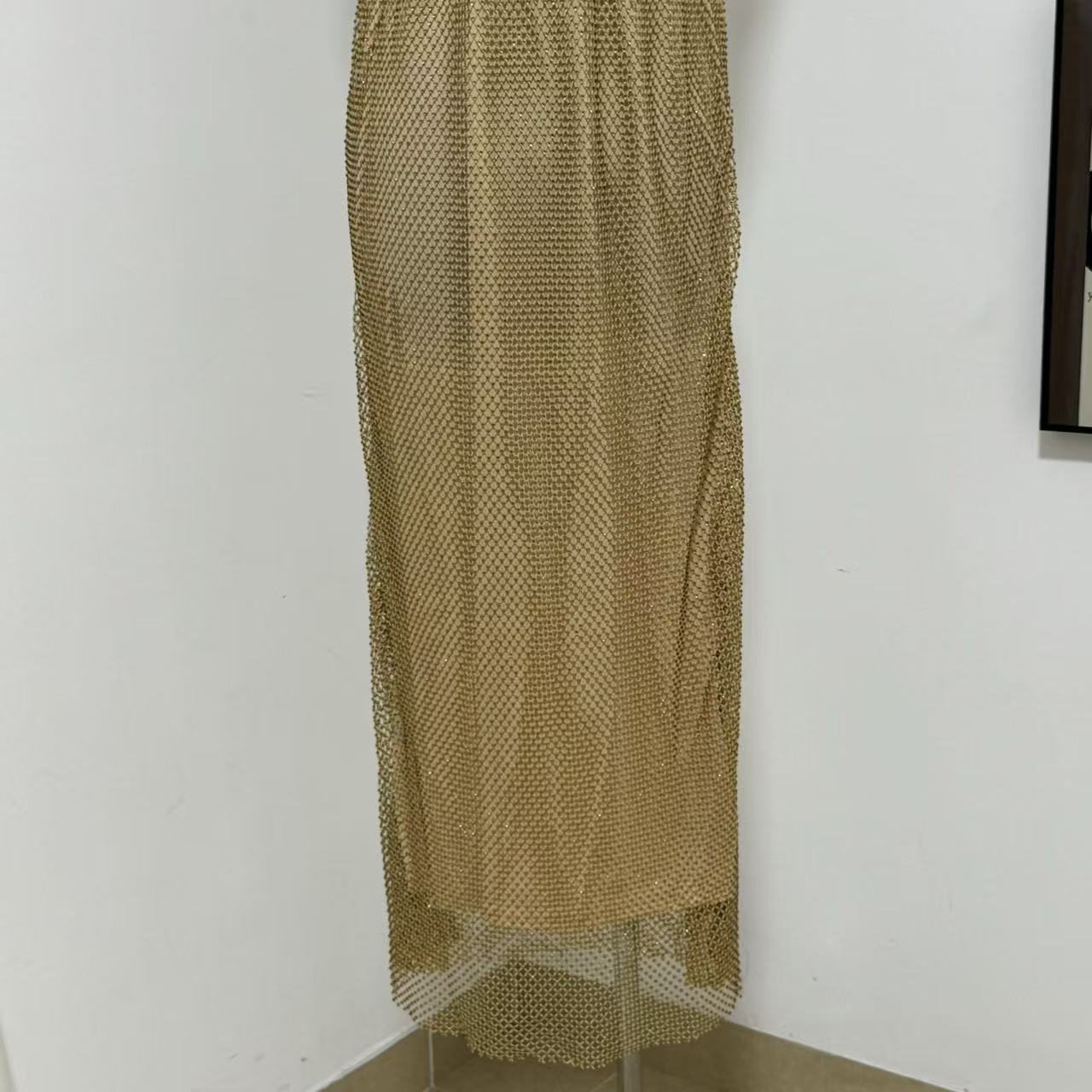 Halter-Neck Slim-Fit Sleeveless Gown