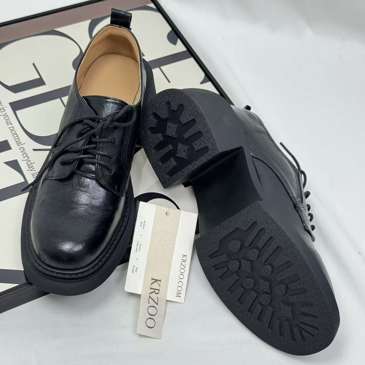 Heeled lace-up round-toe small leather shoes