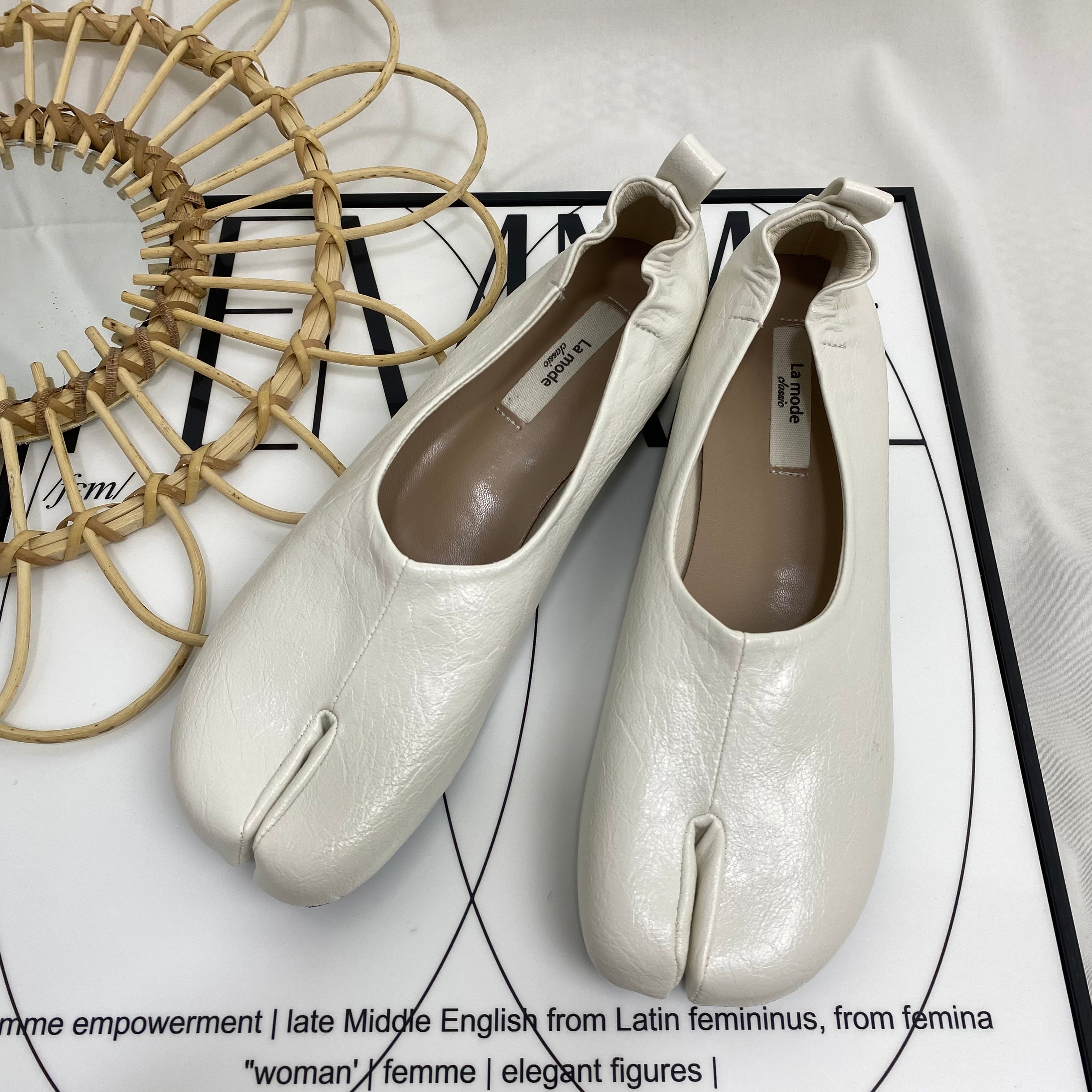 Retro Niche Design Horseshoe Shoes