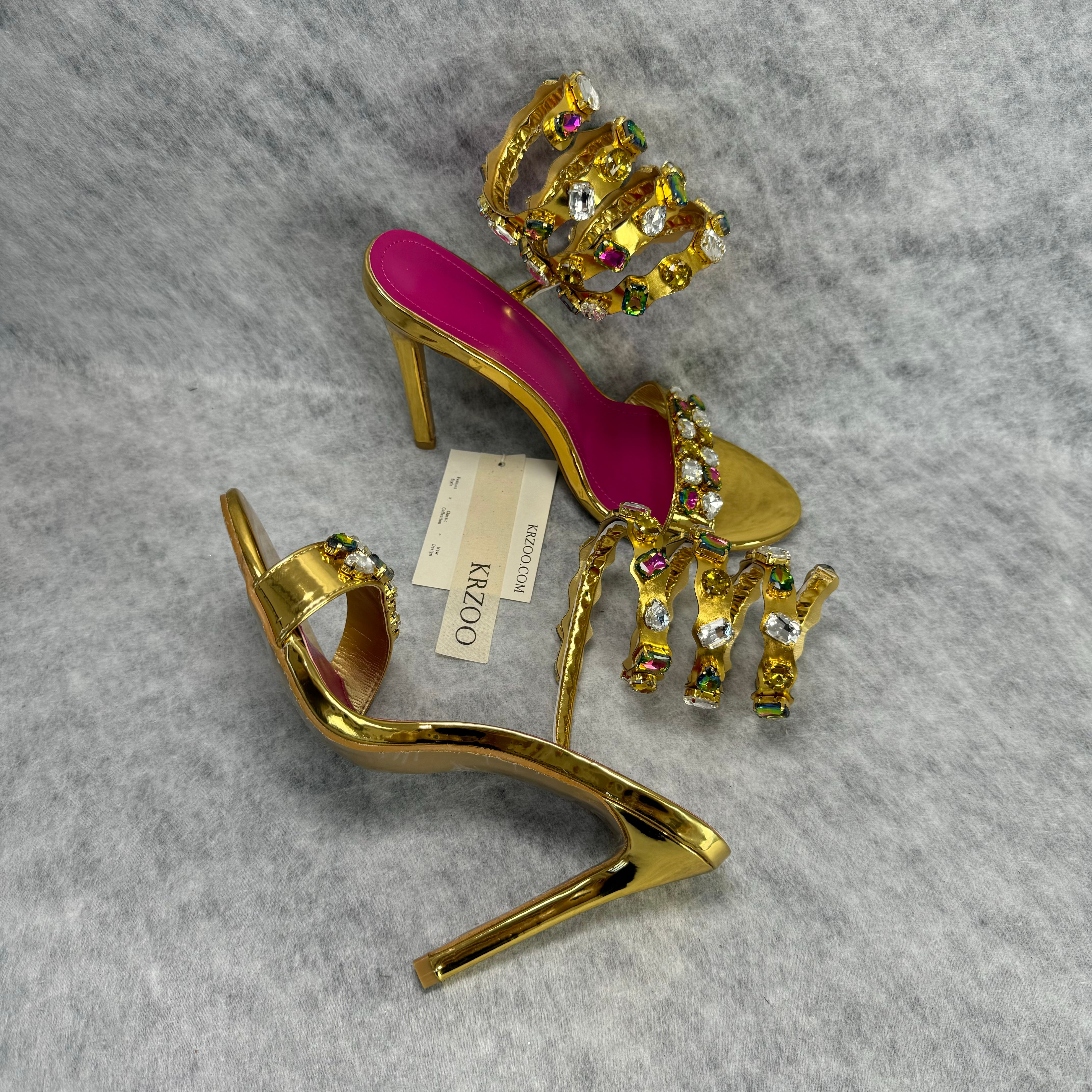 Spiked low-heeled high heels