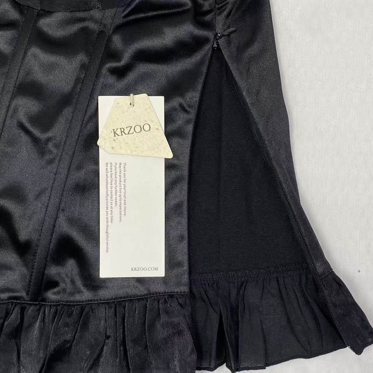 Backless strapless top without sleeves