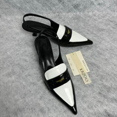 Small gold coin pointed-toe low-heeled shoes