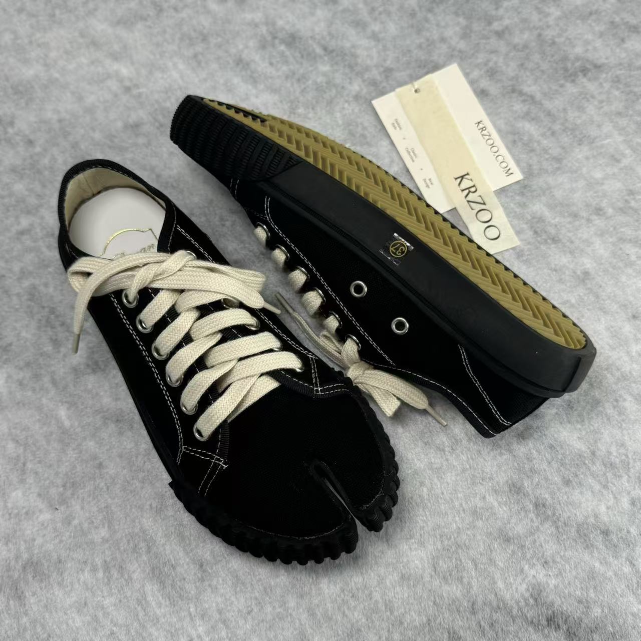 Cookie canvas split-toe shoes