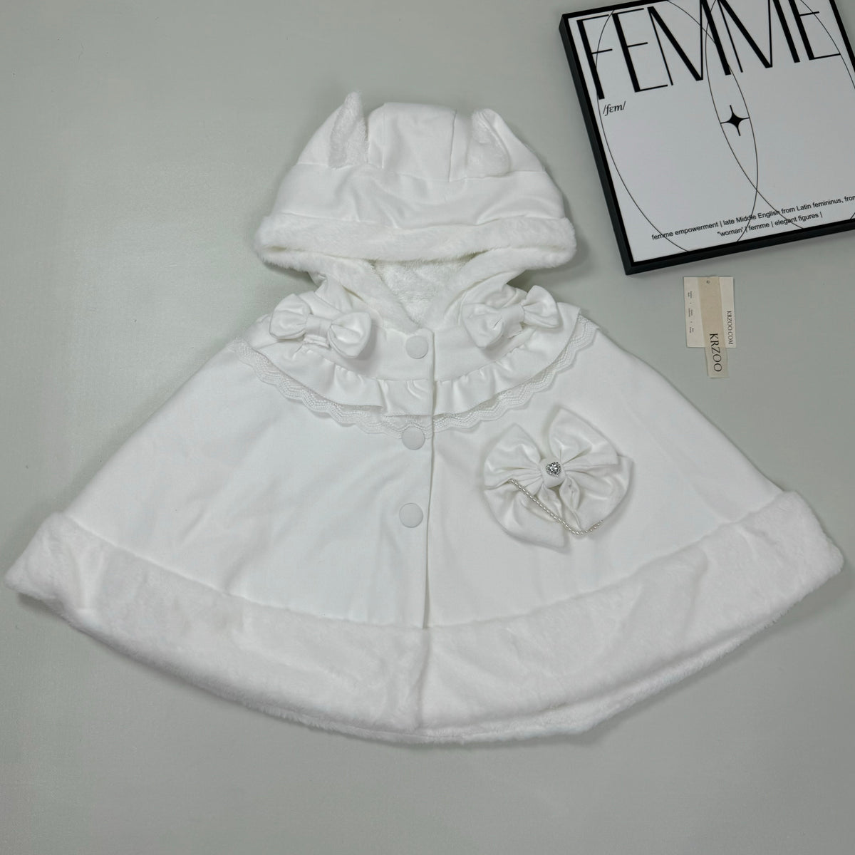 Cashmere cape or shawl-style coat