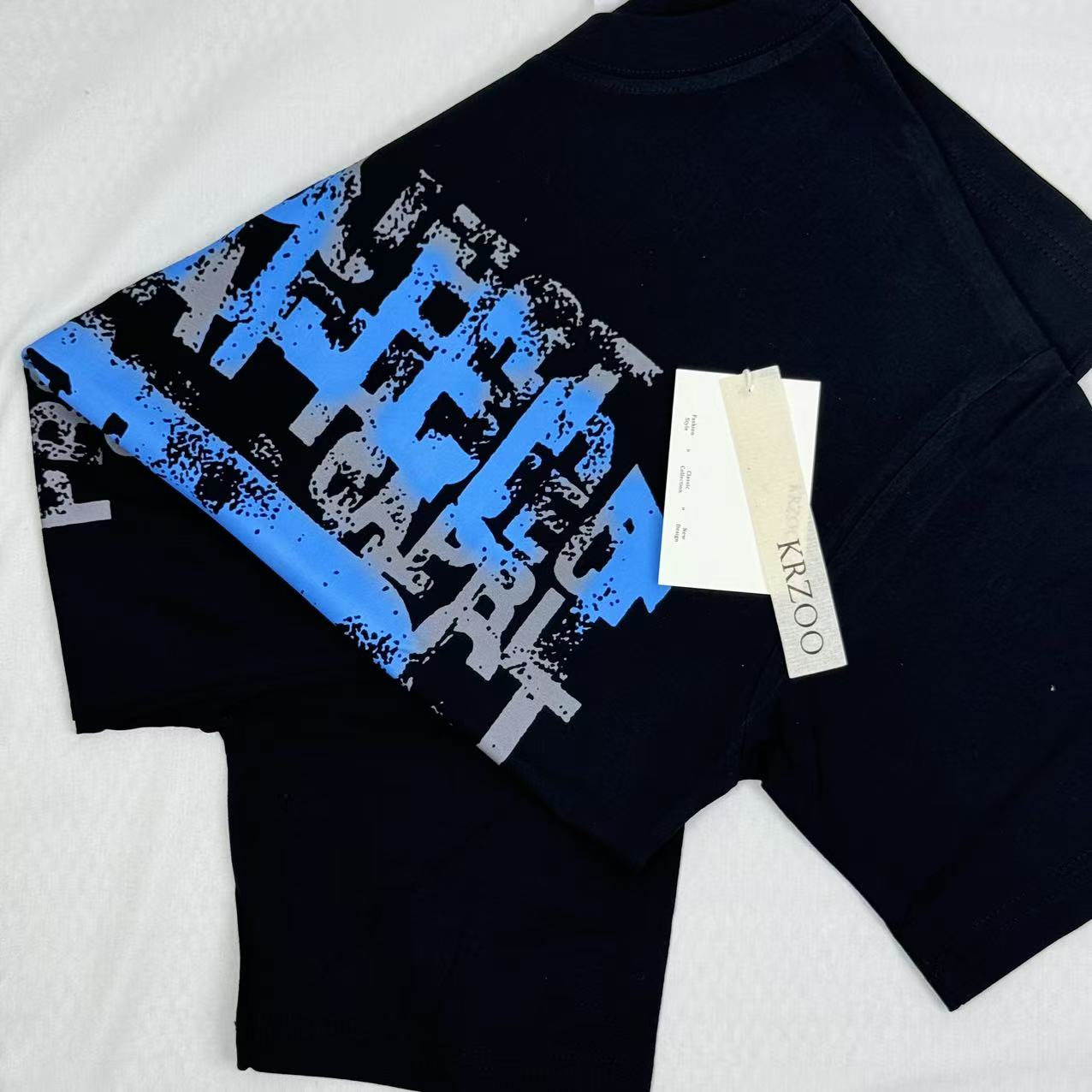 Doodle-style letter print short sleeve shirt